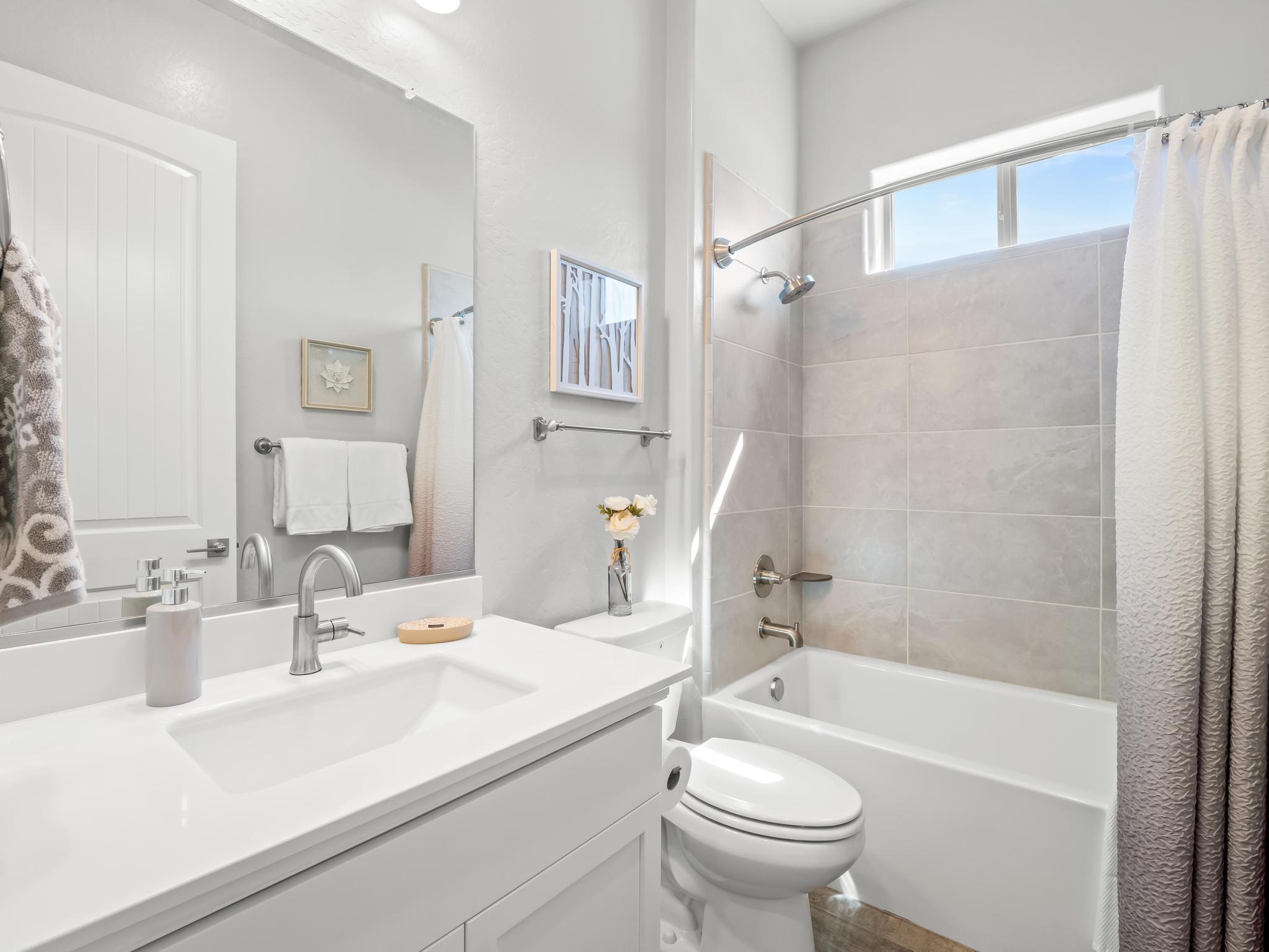 1734 N Park Ave, Clovis, CA 93619