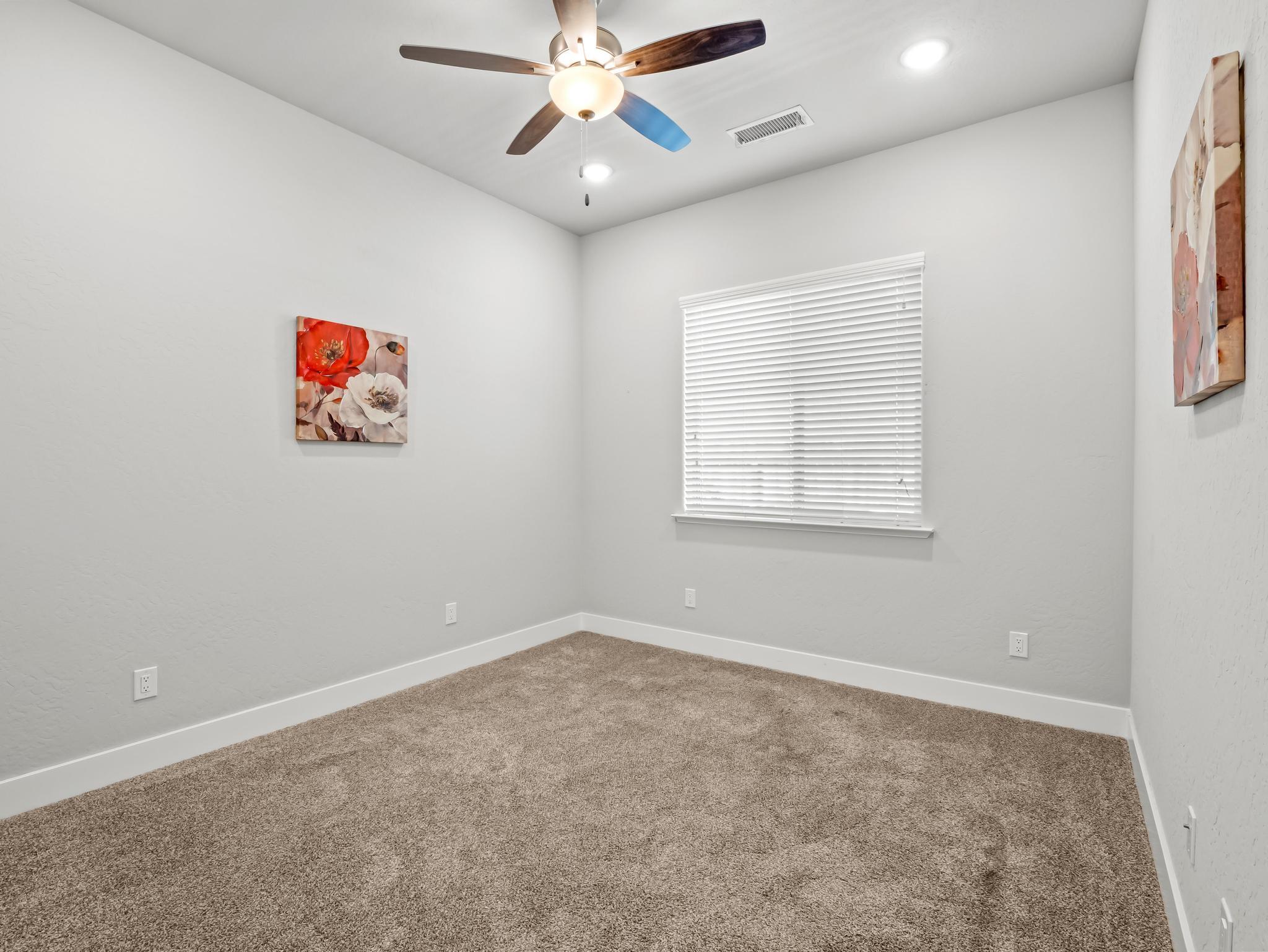 1734 N Park Ave, Clovis, CA 93619