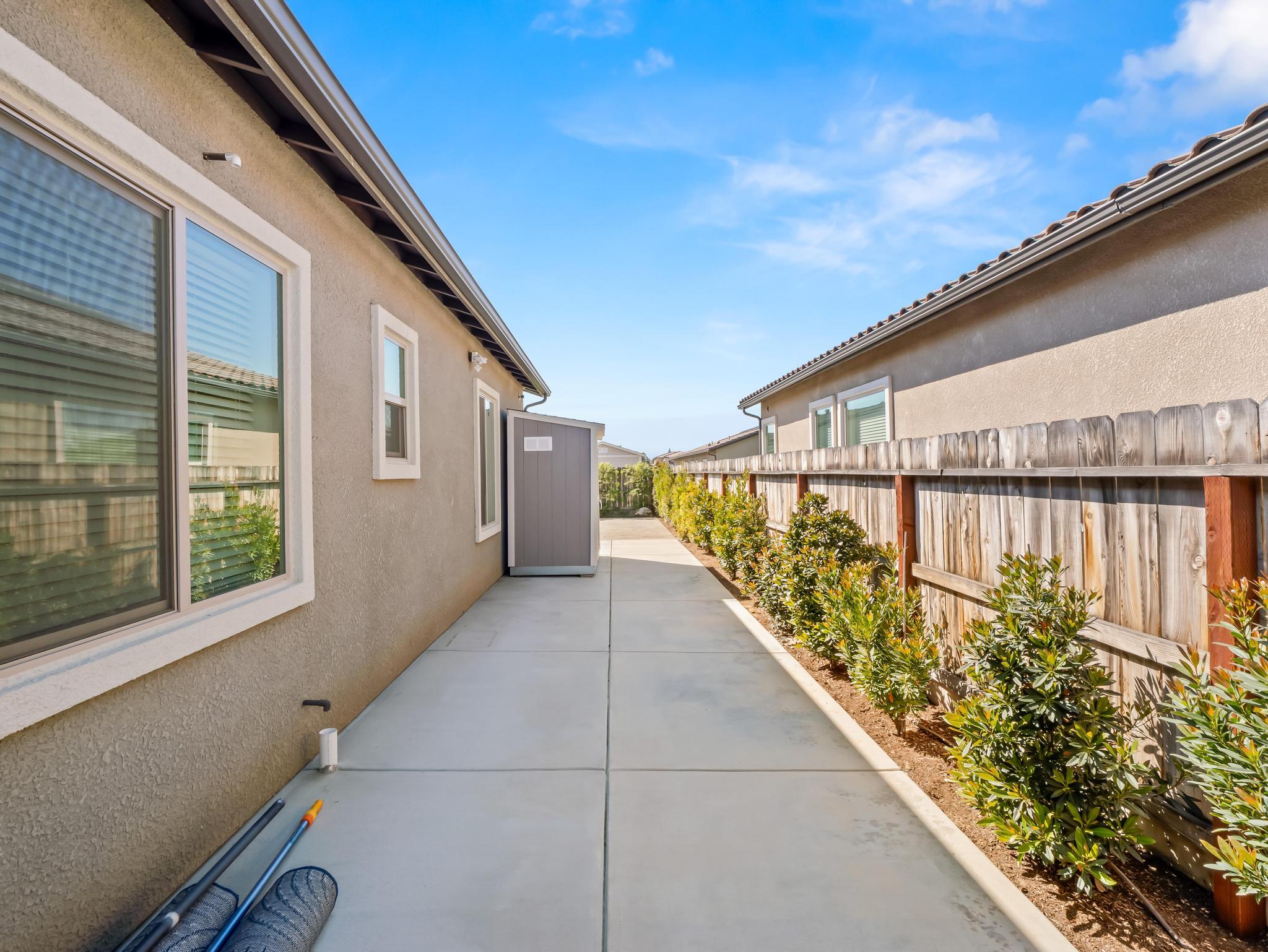 1734 N Park Ave, Clovis, CA 93619