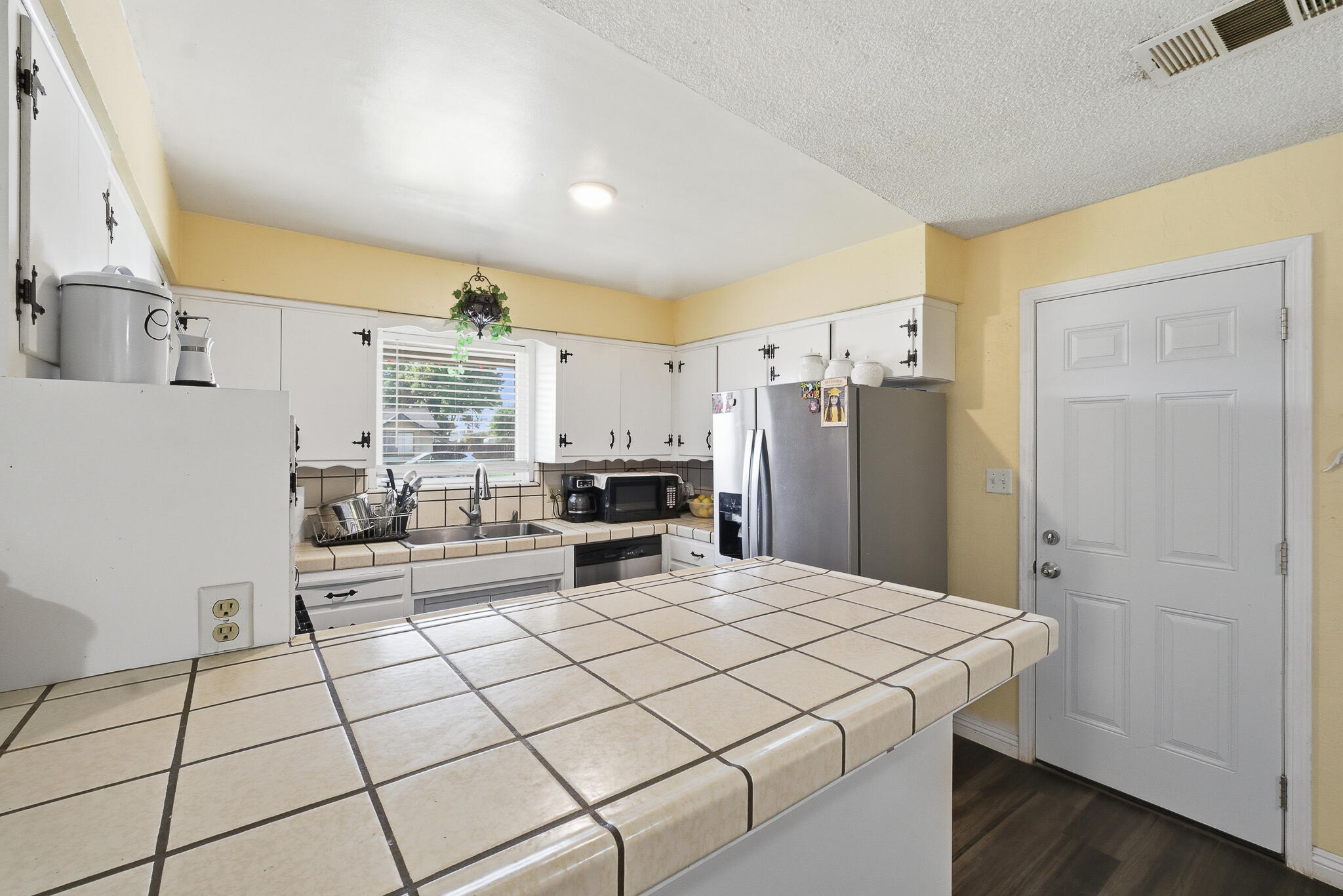 480 N Belmont St, Porterville, CA 93257