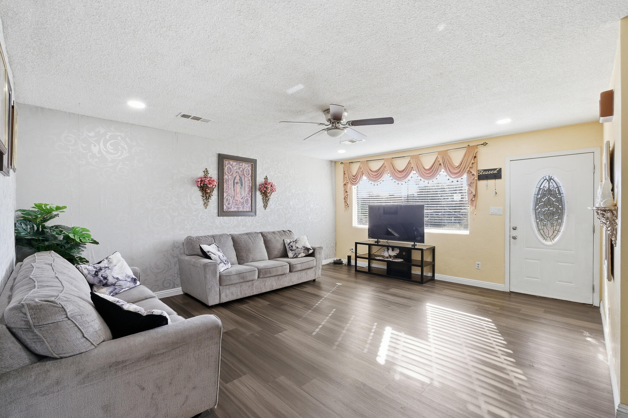 480 N Belmont St, Porterville, CA 93257