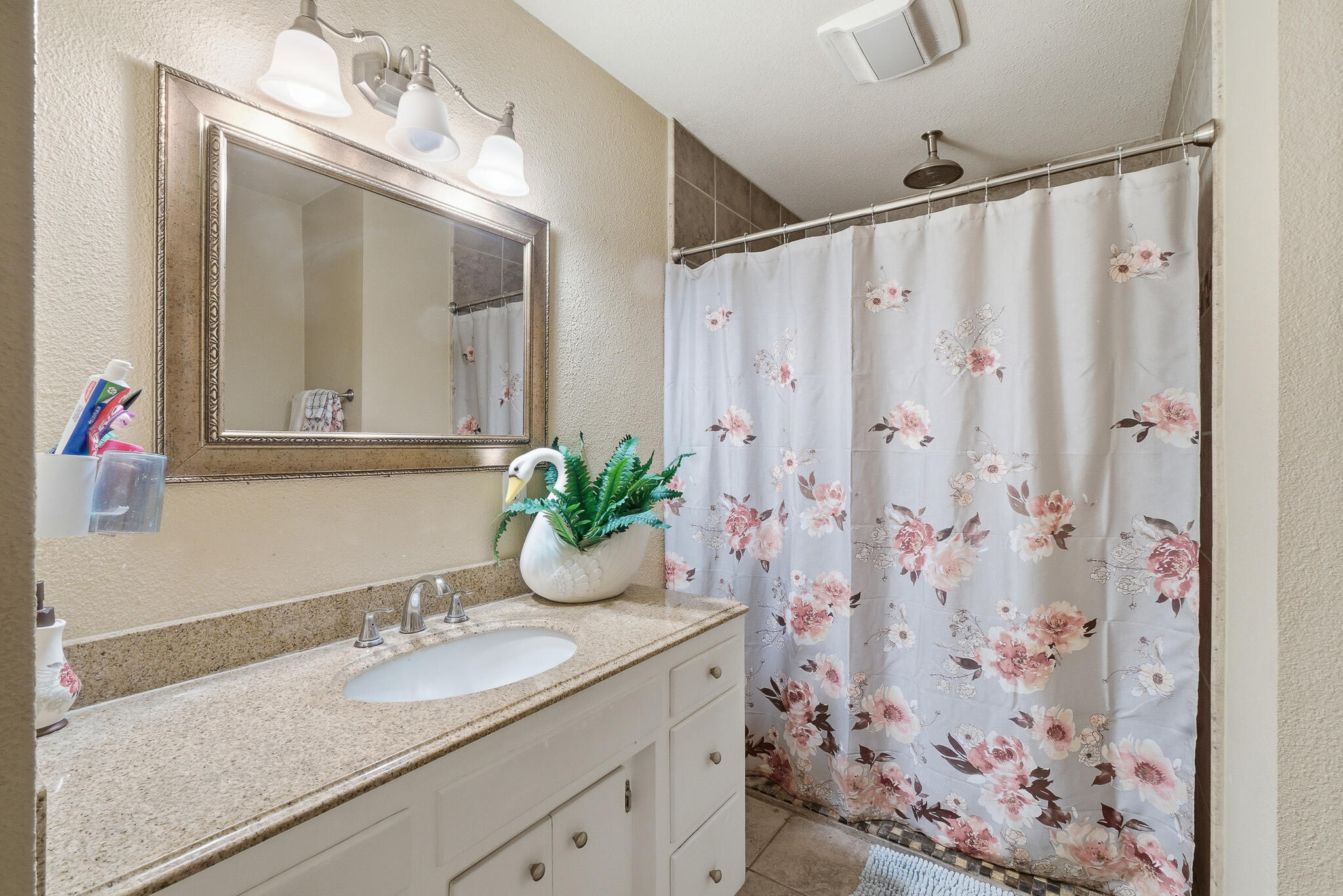 480 N Belmont St, Porterville, CA 93257