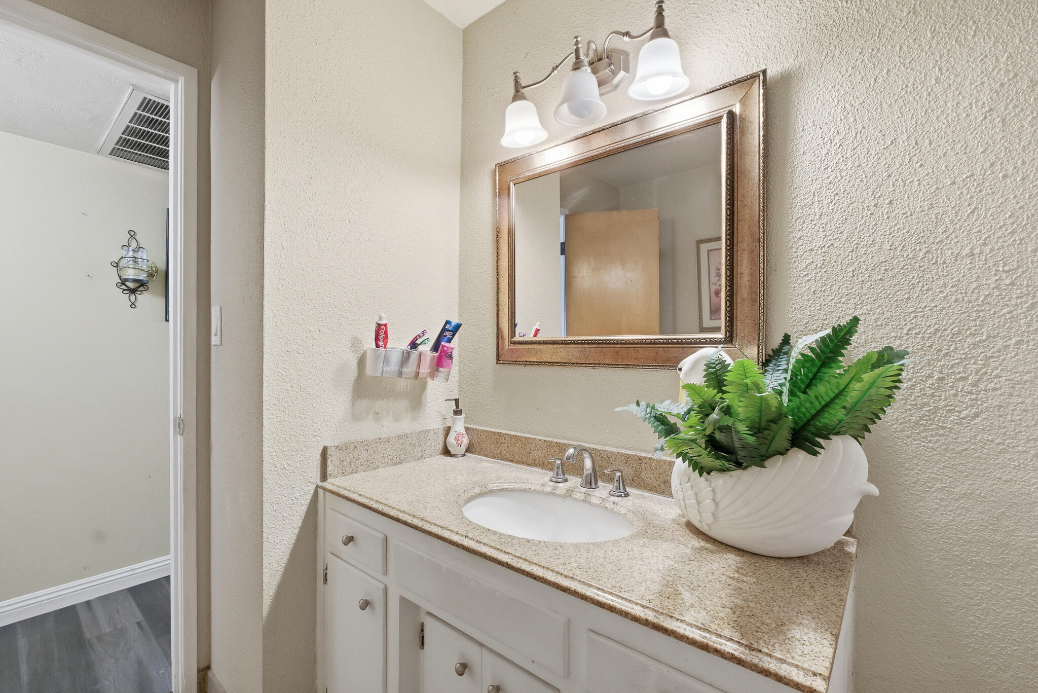 480 N Belmont St, Porterville, CA 93257