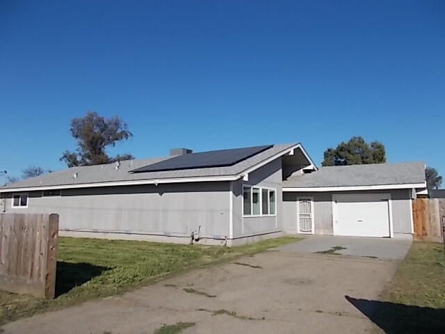 11557 4th Pl, Hanford, CA 93230