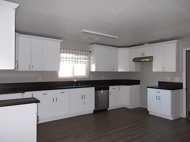 11557 4th Pl, Hanford, CA 93230