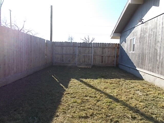 11557 4th Pl, Hanford, CA 93230