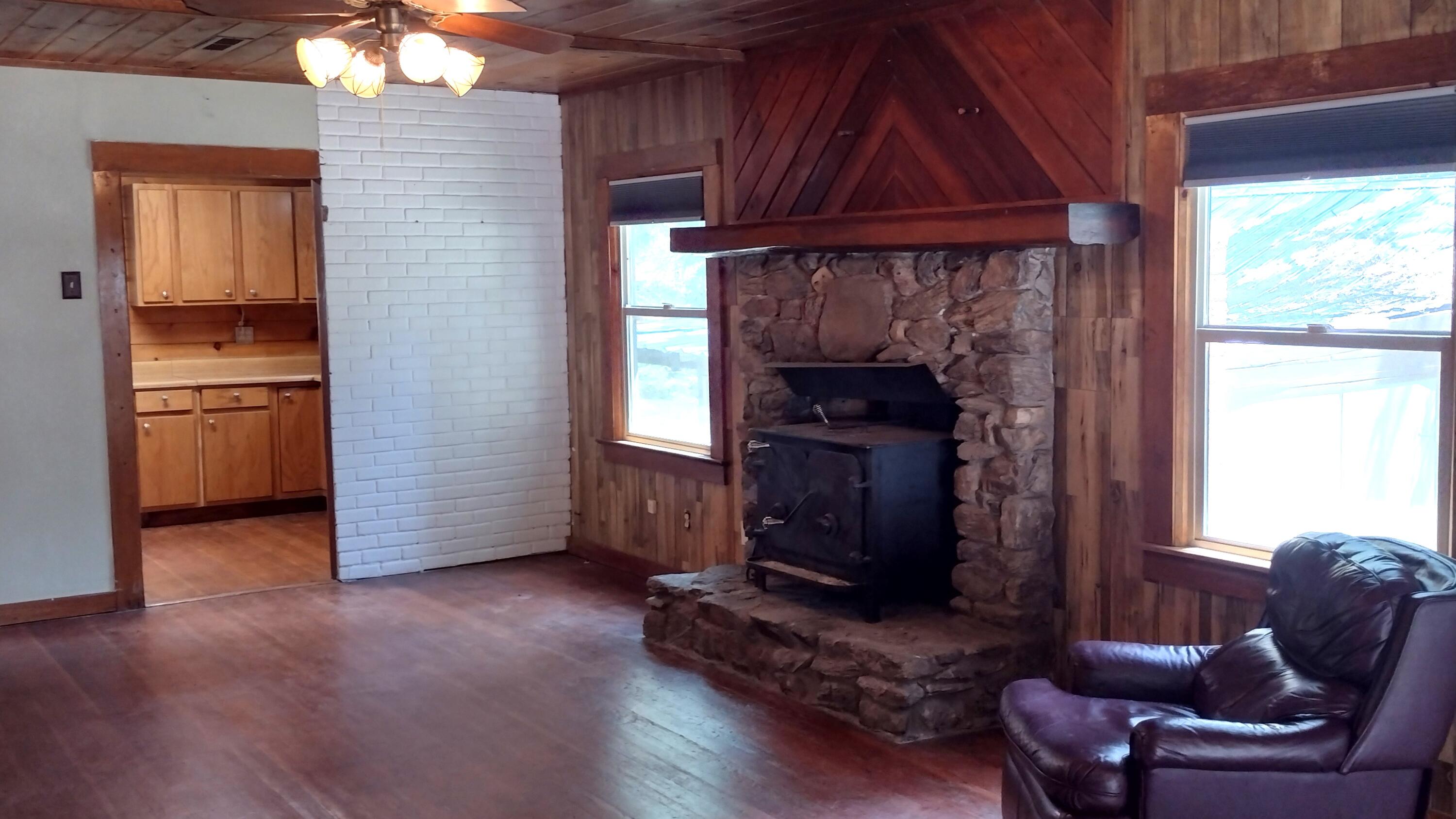 440 Trails End Dr, Camp Nelson, CA 93265