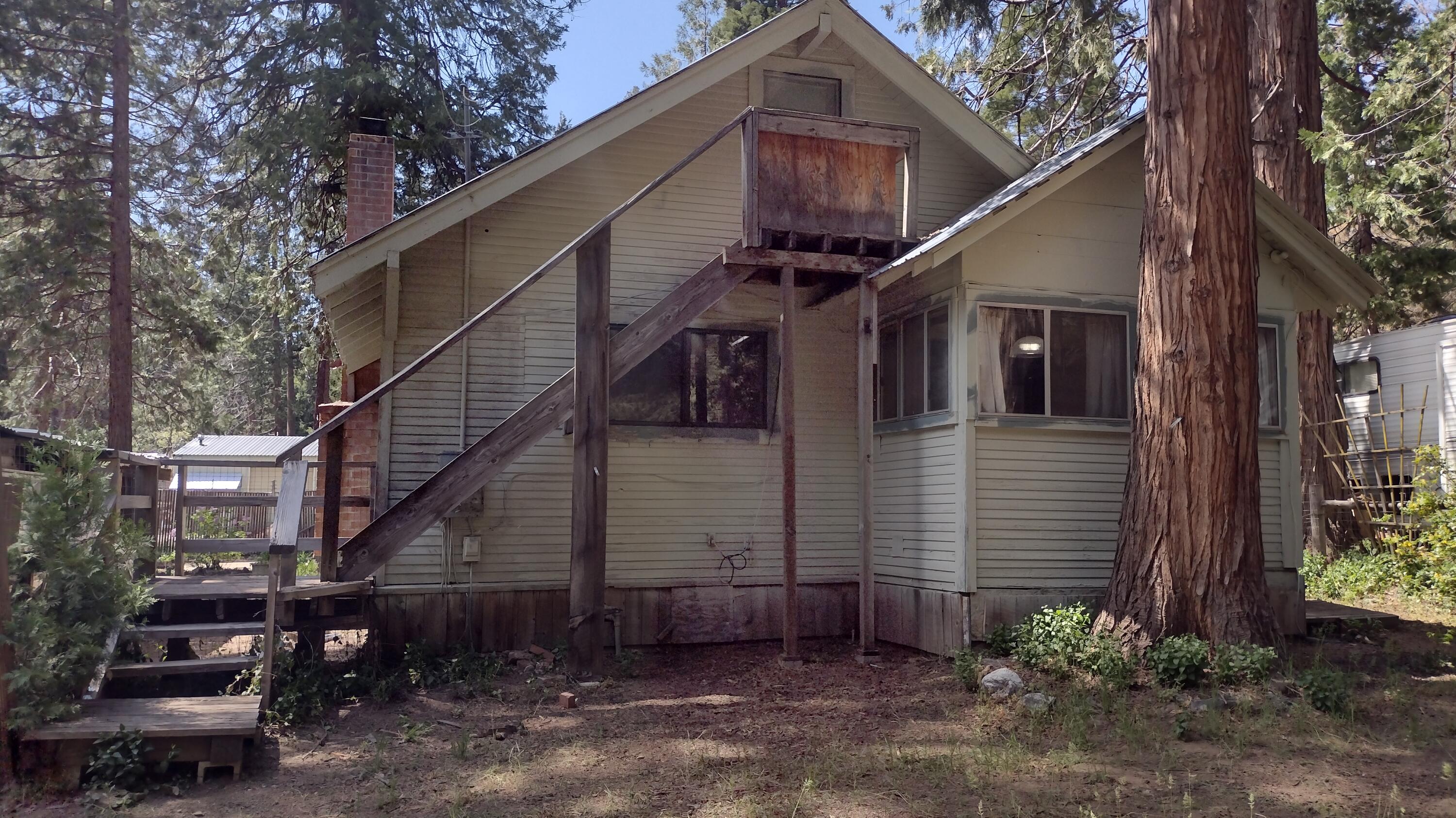 440 Trails End Dr, Camp Nelson, CA 93265