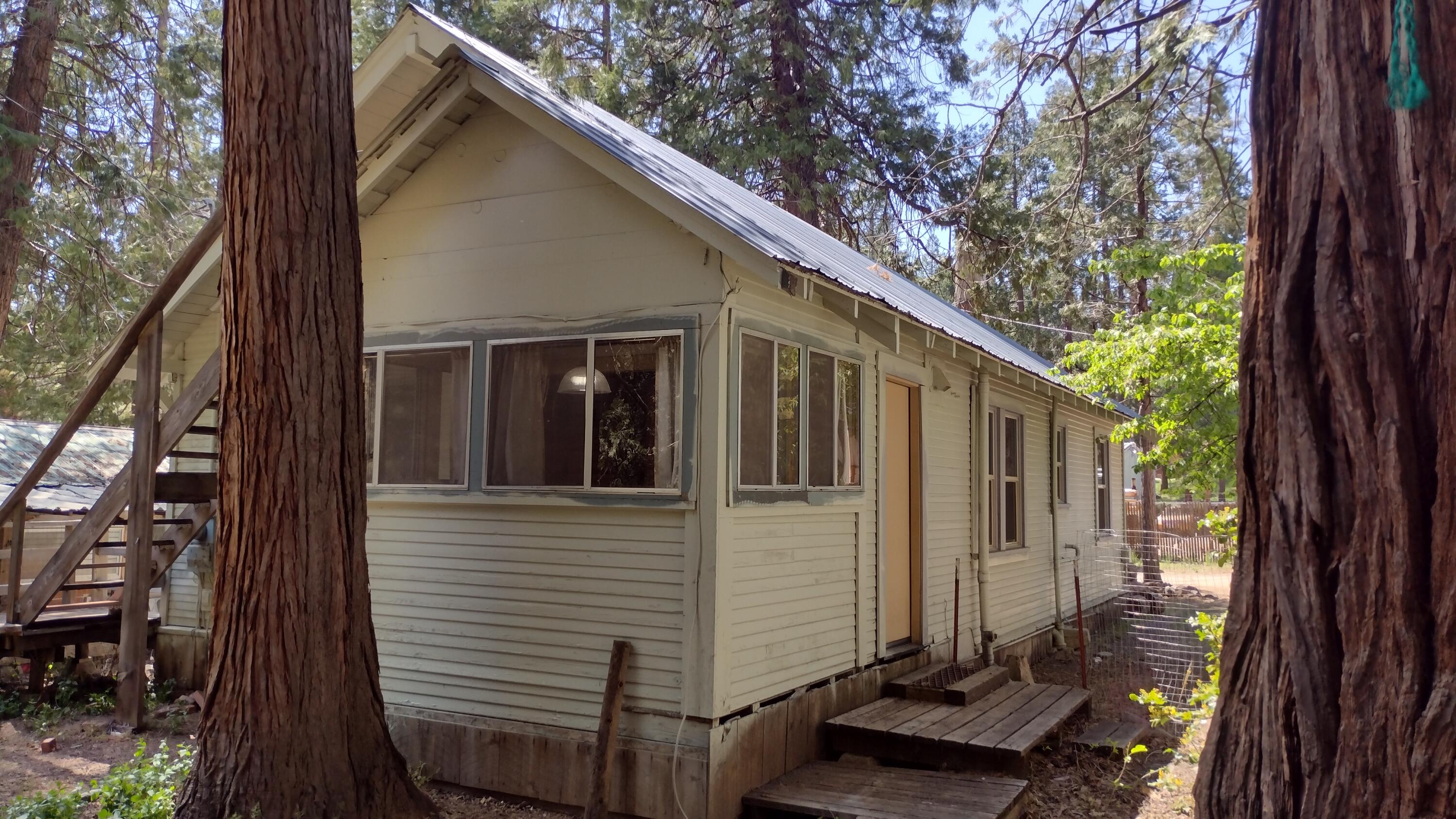 440 Trails End Dr, Camp Nelson, CA 93265