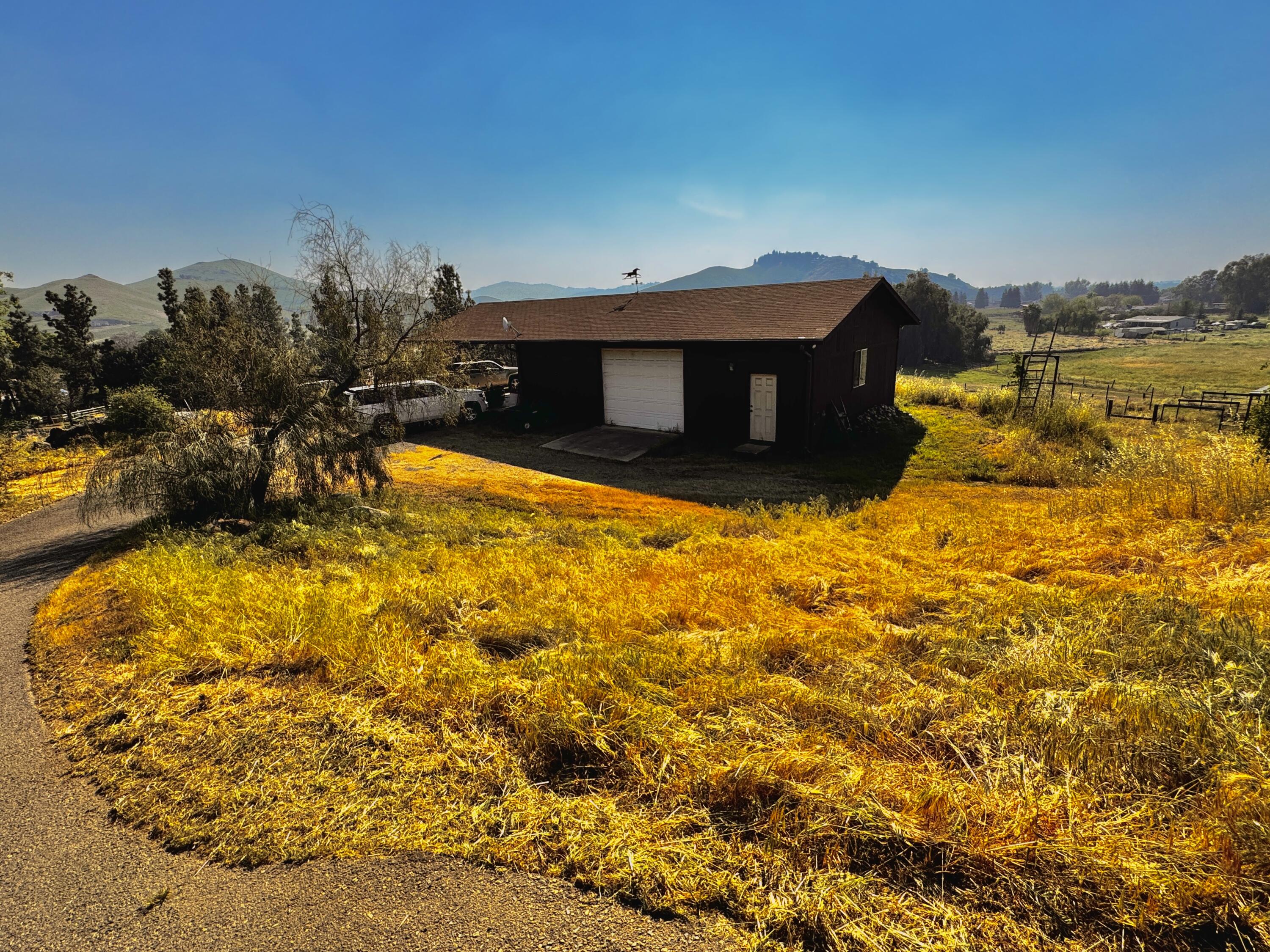 30723 Hamilton Dr, Exeter, CA 93221