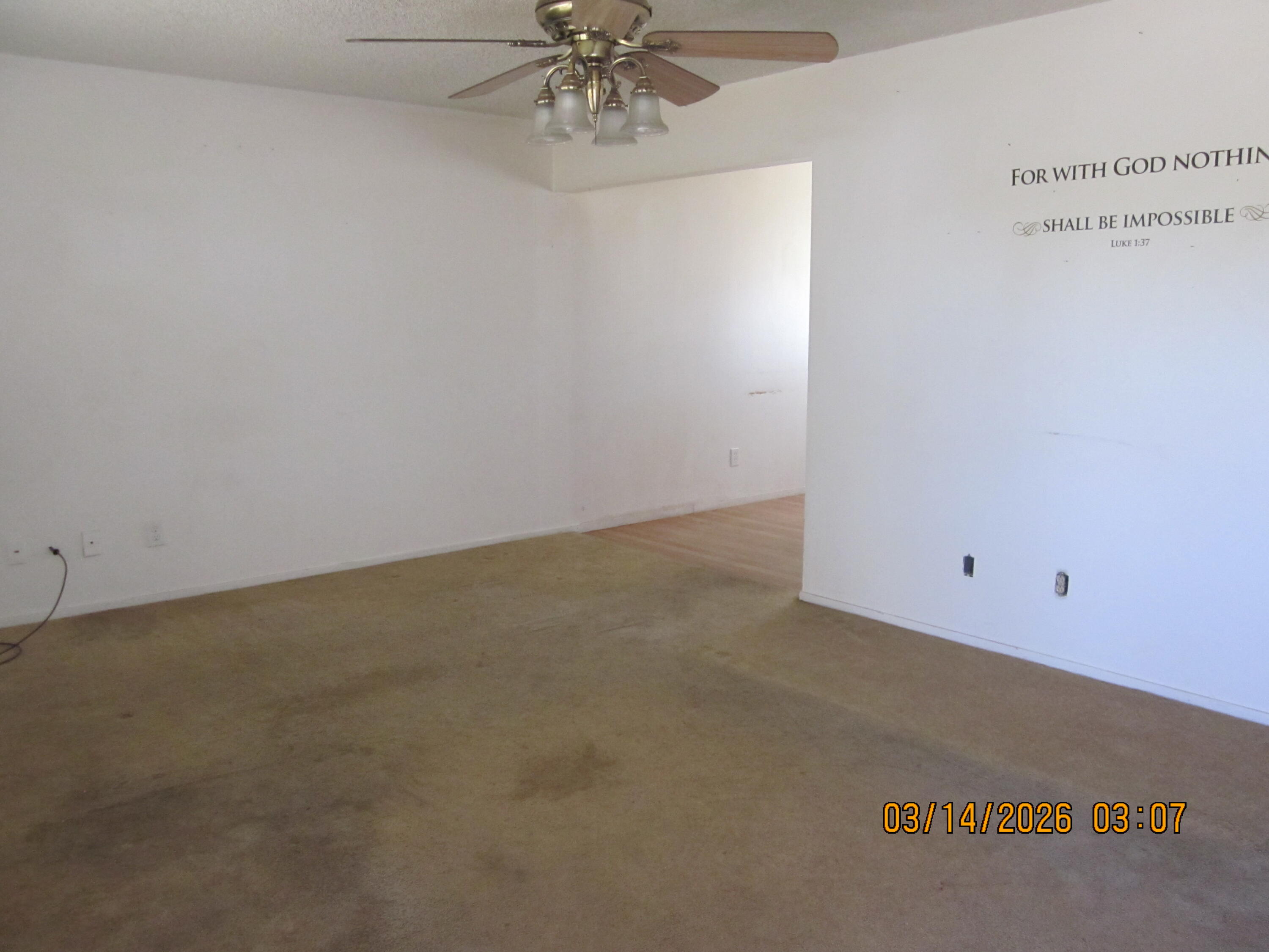 533 W Compton Ave #1, Pixley, CA 93256