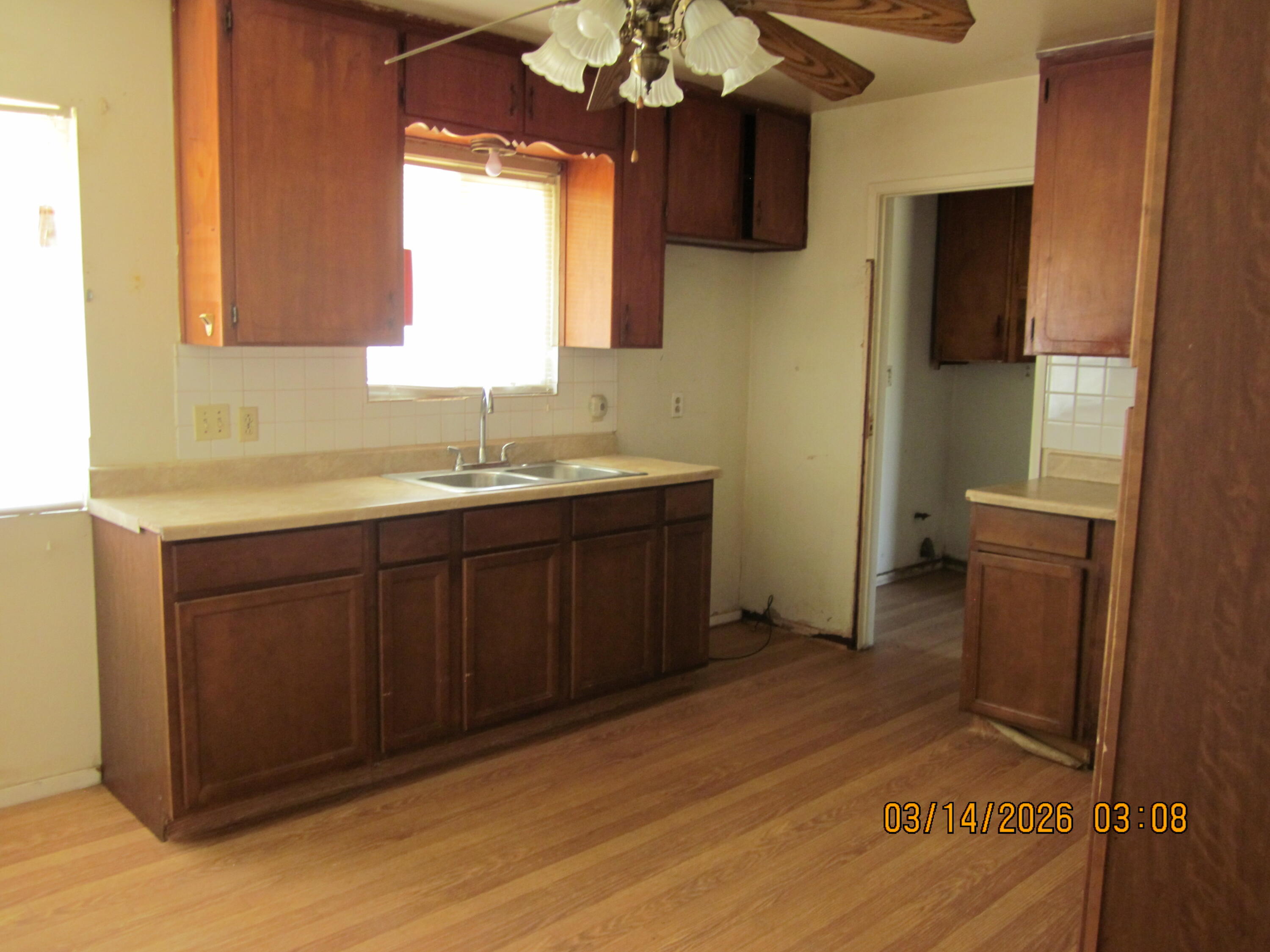 533 W Compton Ave #1, Pixley, CA 93256