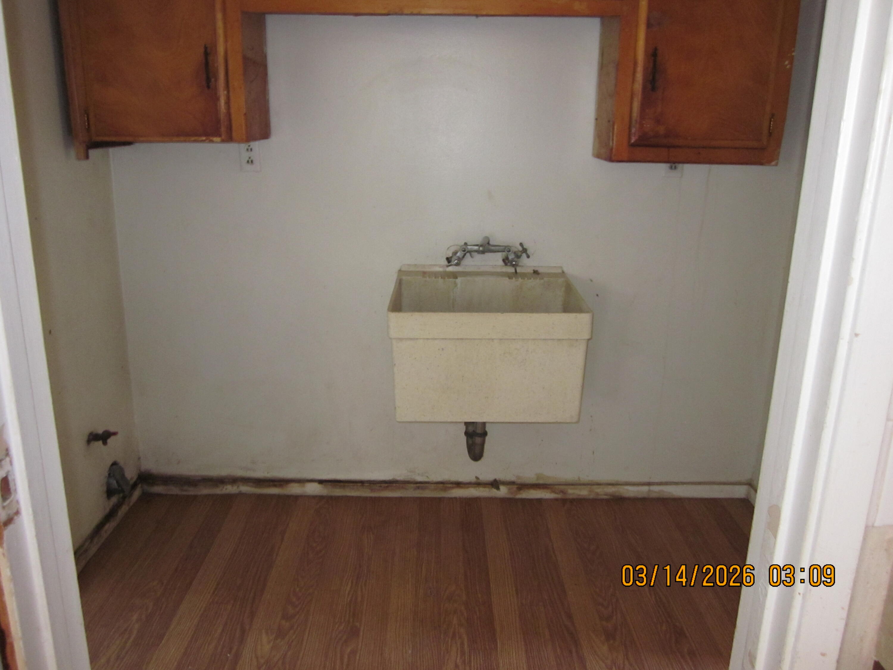 533 W Compton Ave #1, Pixley, CA 93256