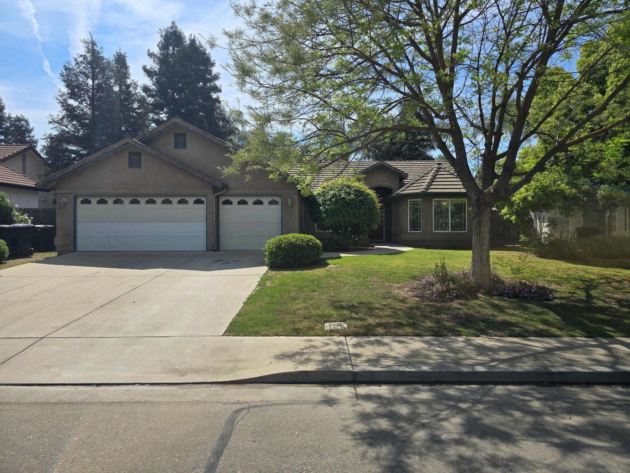 3927 E Center St, Visalia, CA 93291