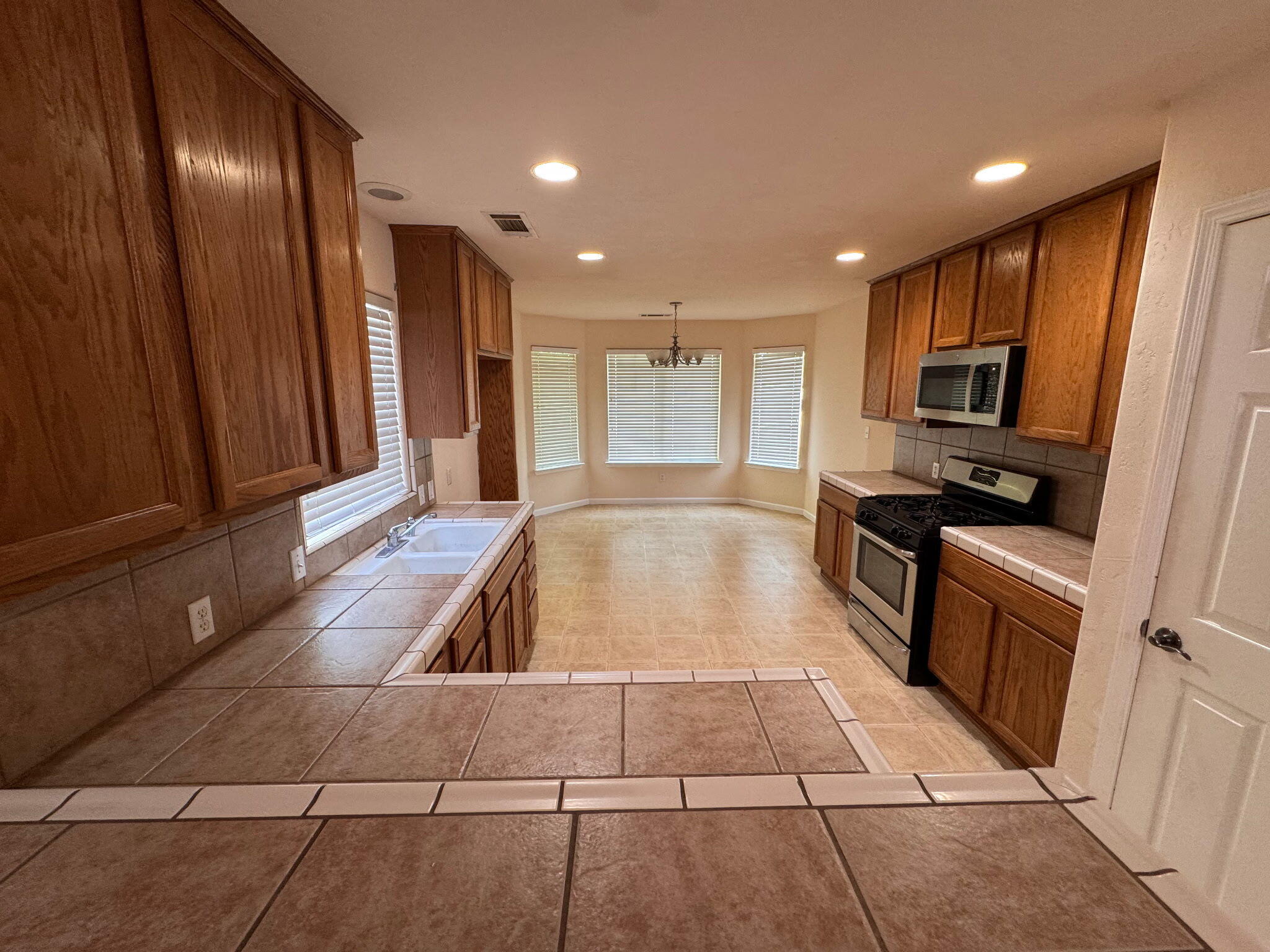 3927 E Center St, Visalia, CA 93291