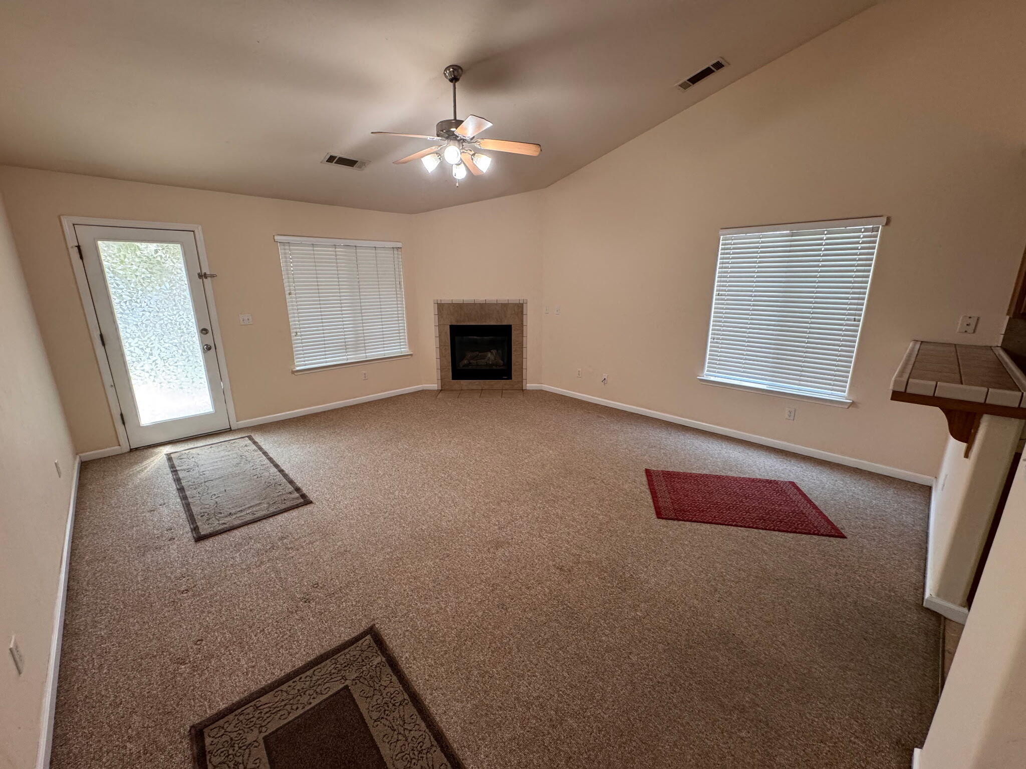 3927 E Center St, Visalia, CA 93291