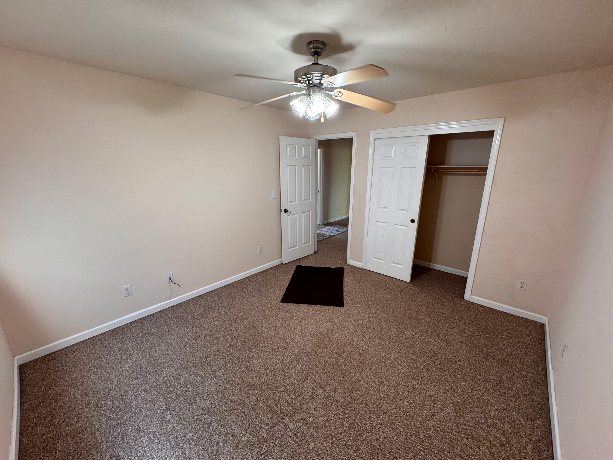 3927 E Center St, Visalia, CA 93291