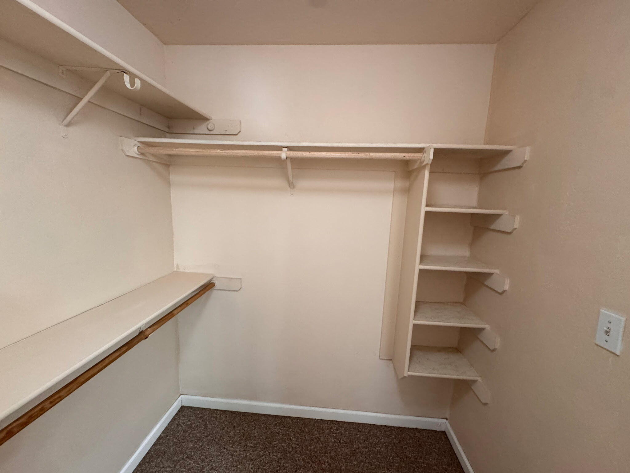 3927 E Center St, Visalia, CA 93291