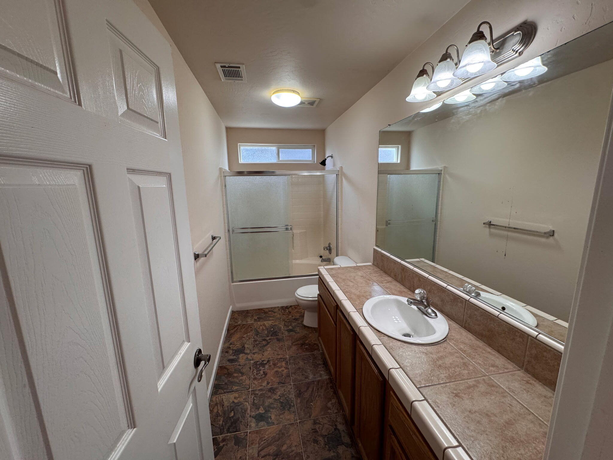 3927 E Center St, Visalia, CA 93291