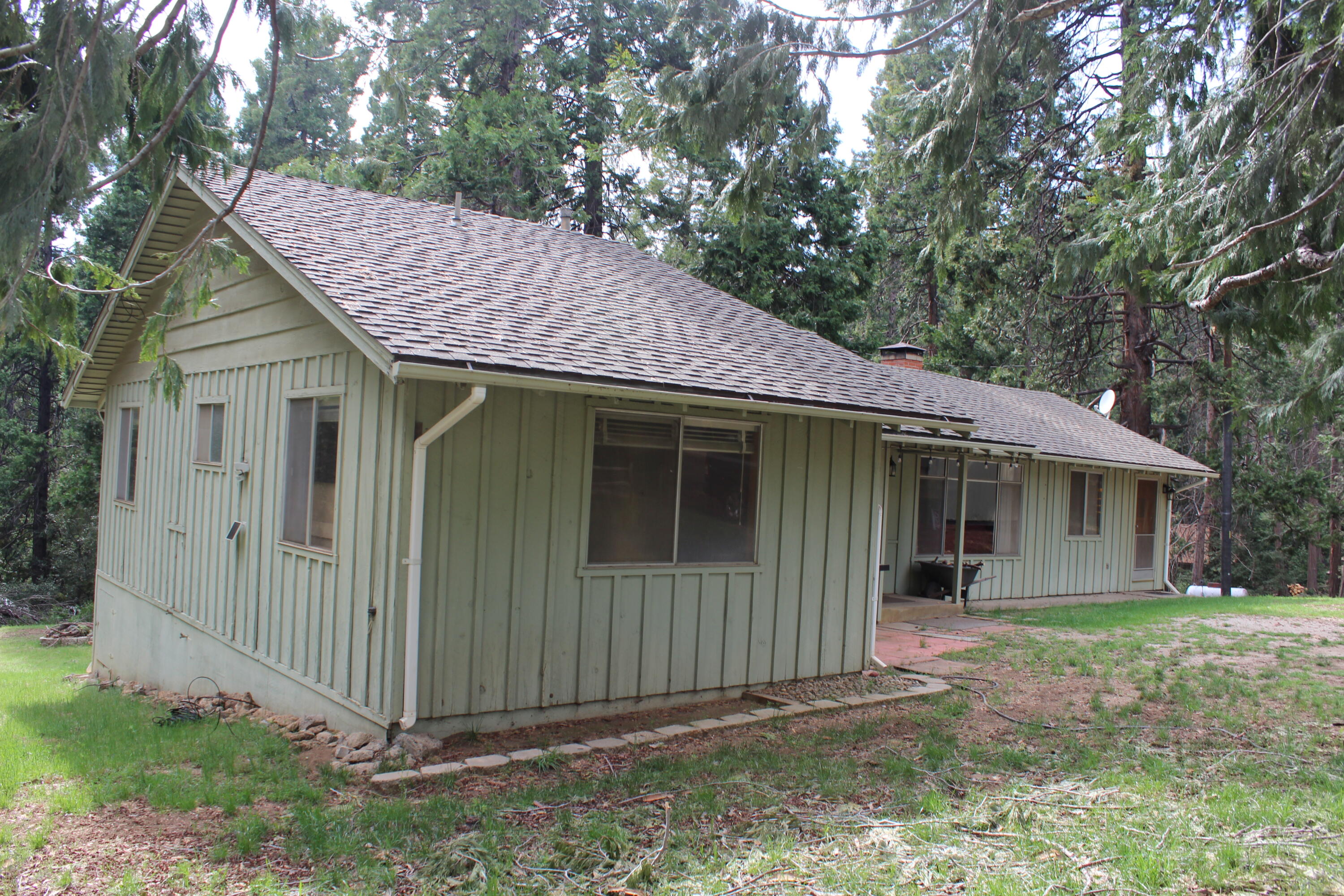 1771 James Dr, Springville, CA 93265