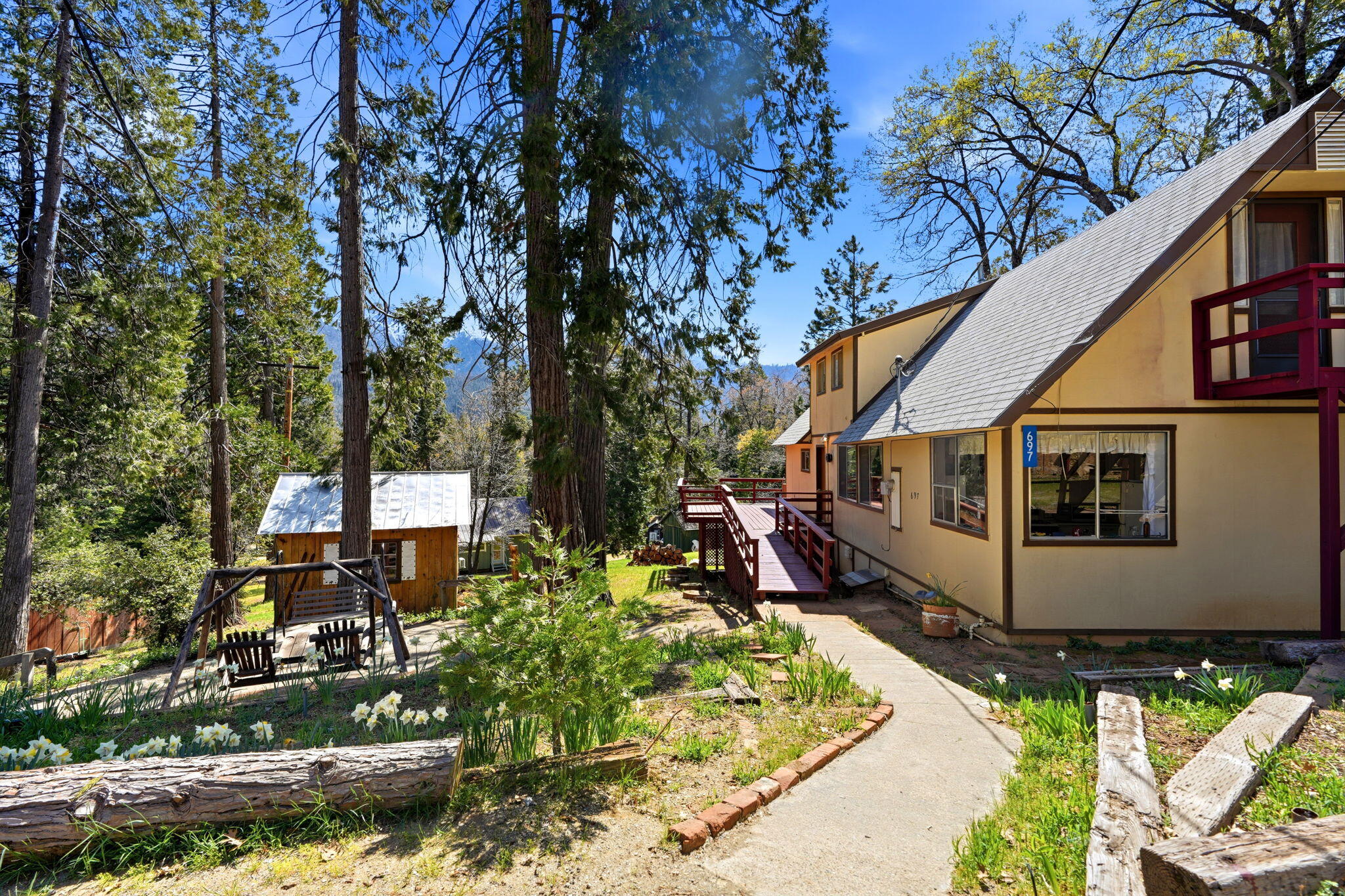 697 Loop Dr, Springville, CA 93265