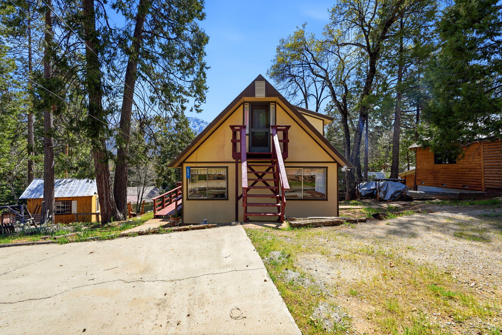 697 Loop Dr, Springville, CA 93265