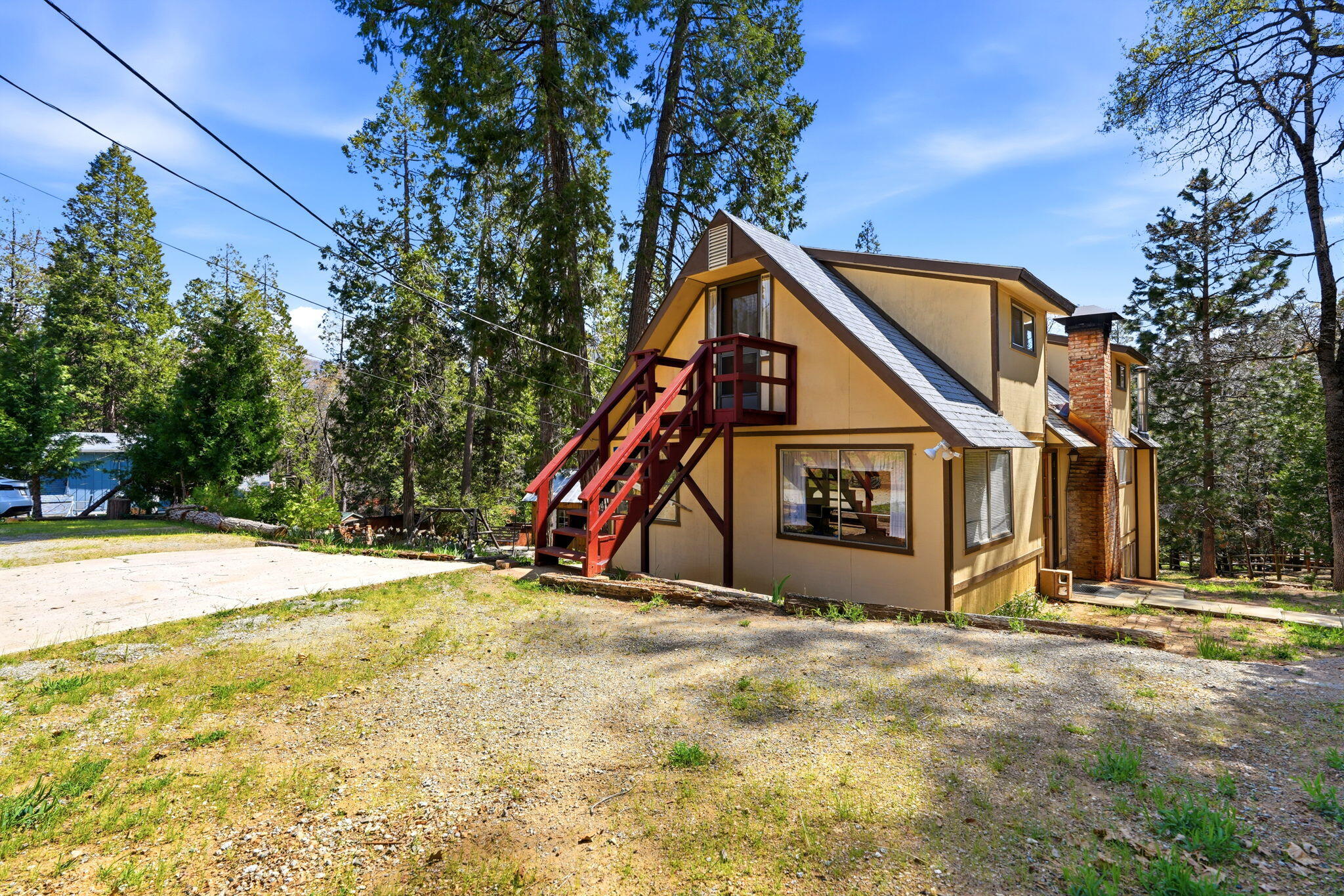 697 Loop Dr, Springville, CA 93265