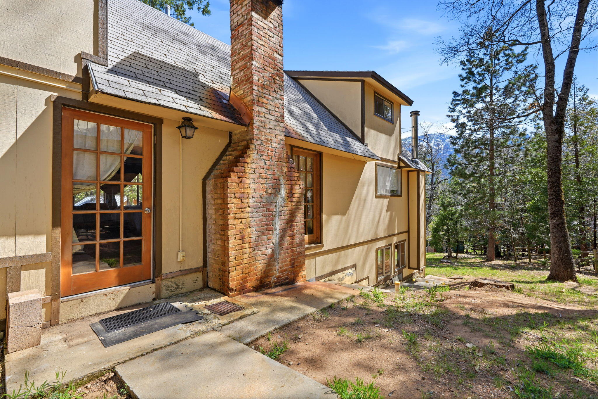 697 Loop Dr, Springville, CA 93265