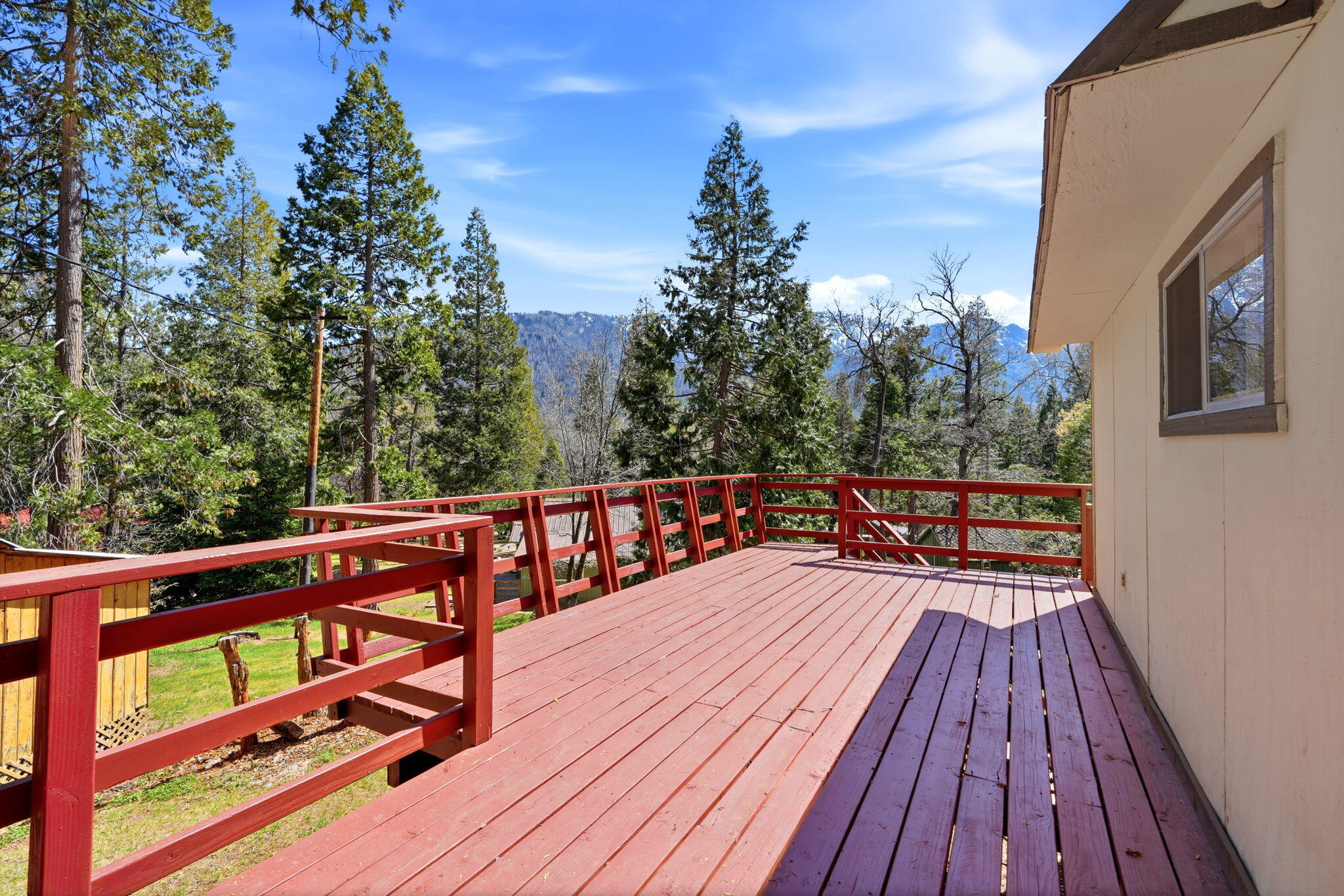 697 Loop Dr, Springville, CA 93265