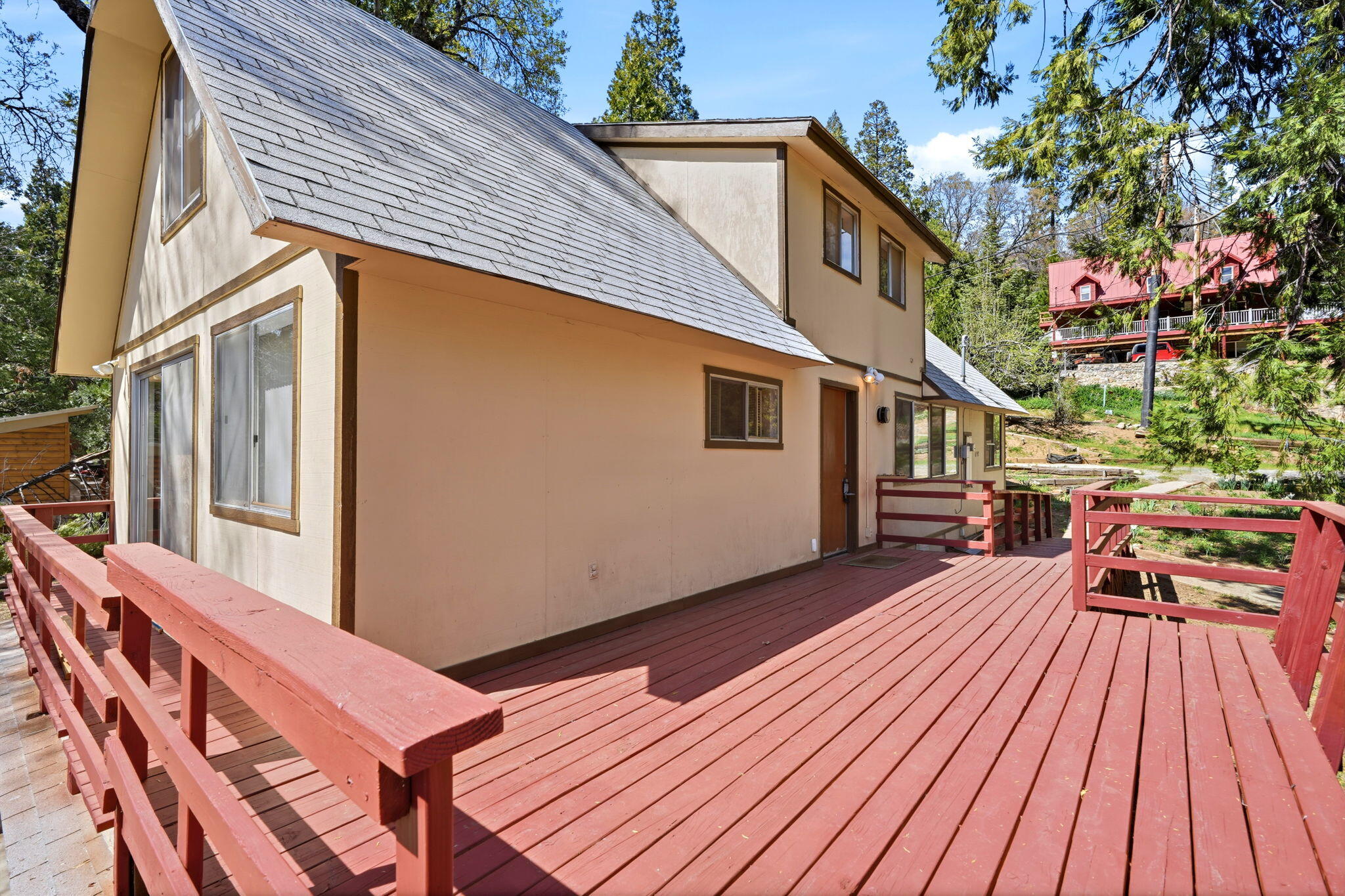 697 Loop Dr, Springville, CA 93265