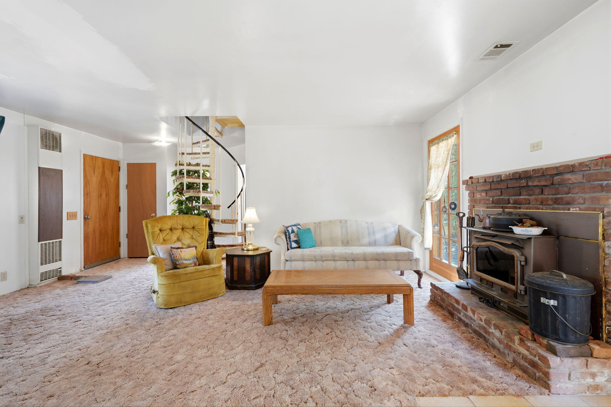 697 Loop Dr, Springville, CA 93265