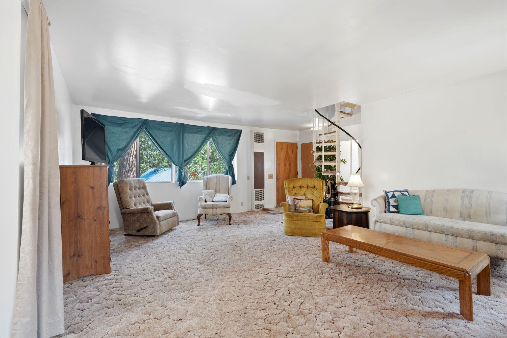 697 Loop Dr, Springville, CA 93265