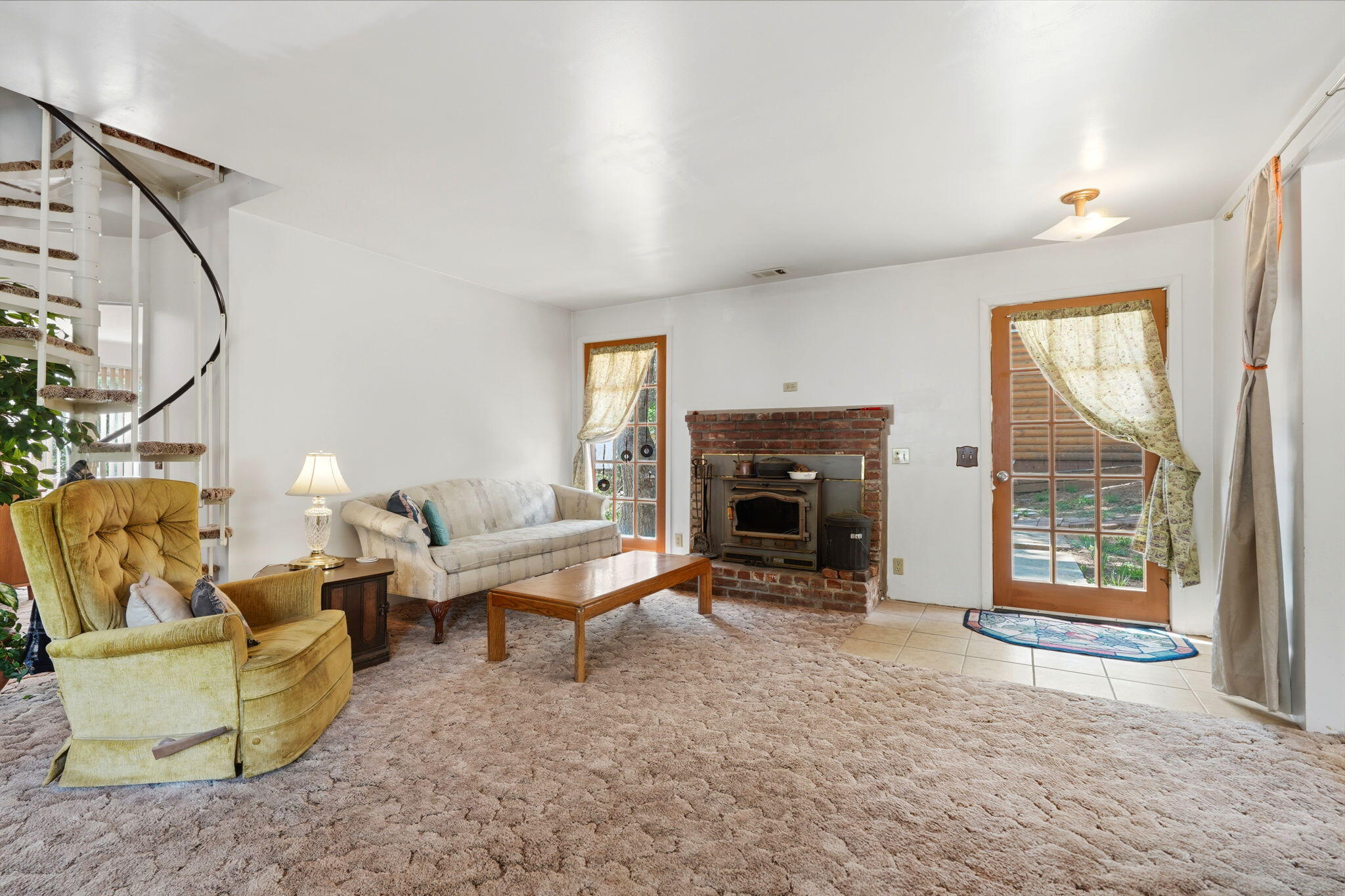 697 Loop Dr, Springville, CA 93265