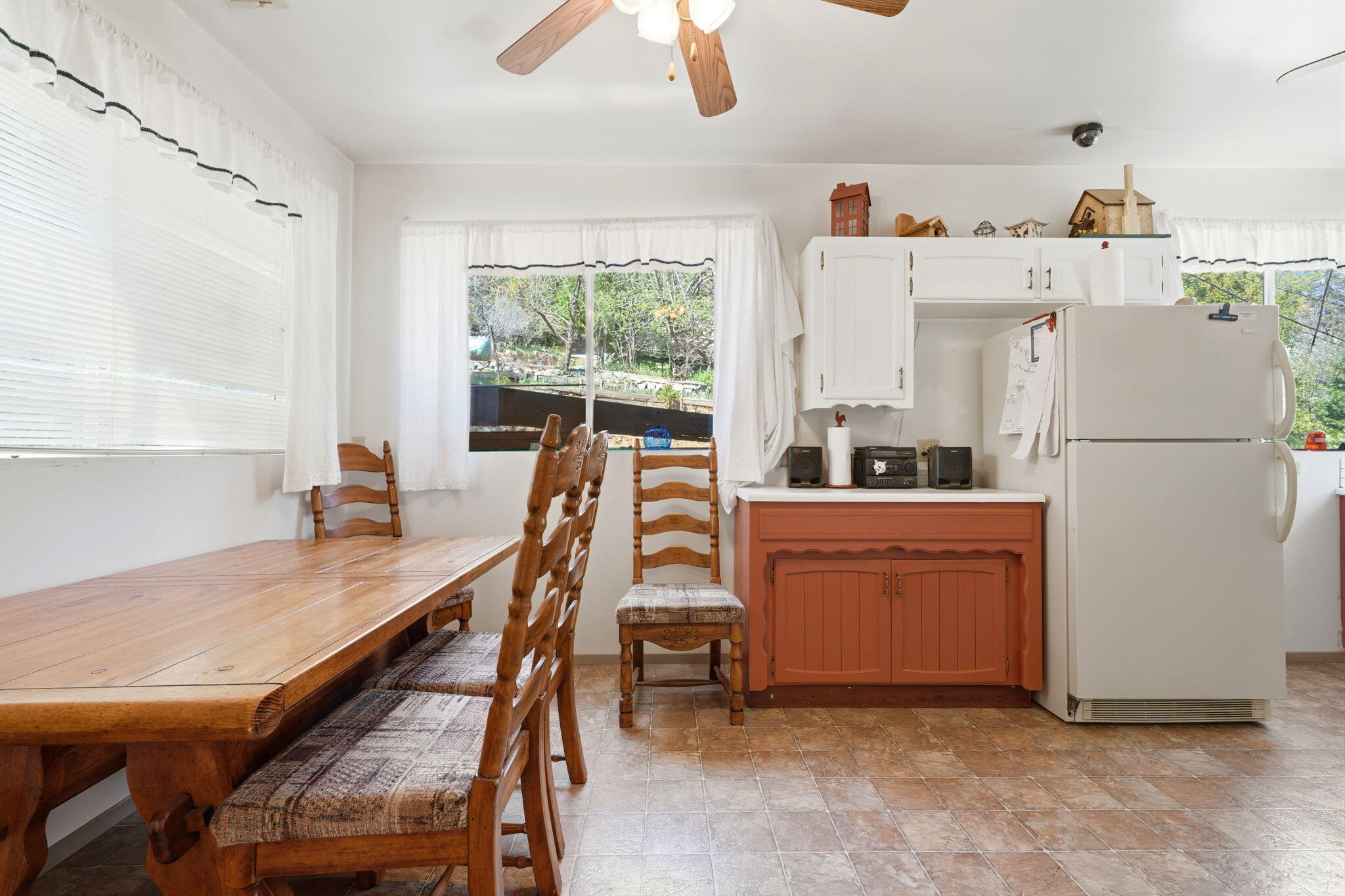 697 Loop Dr, Springville, CA 93265