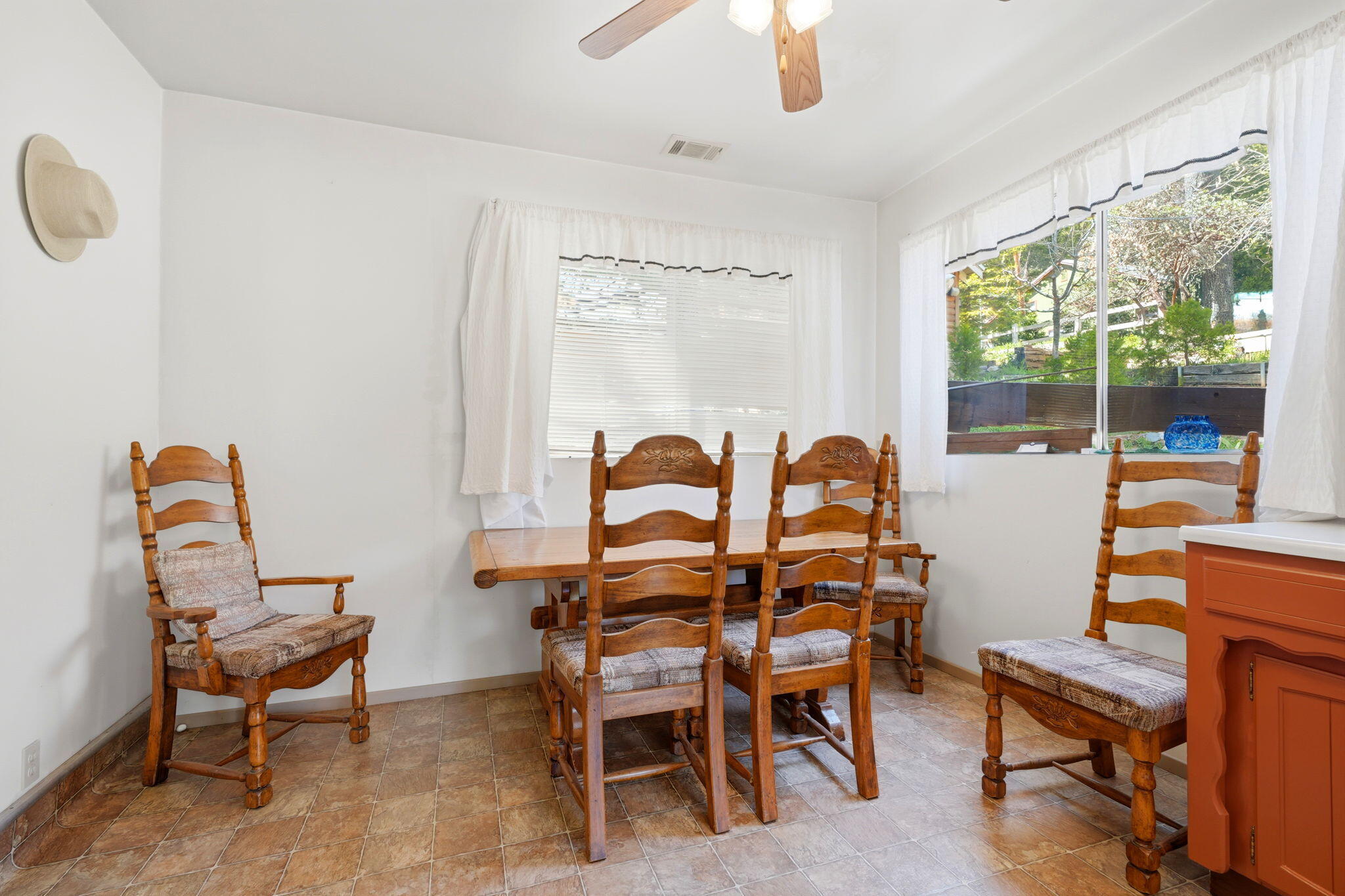 697 Loop Dr, Springville, CA 93265