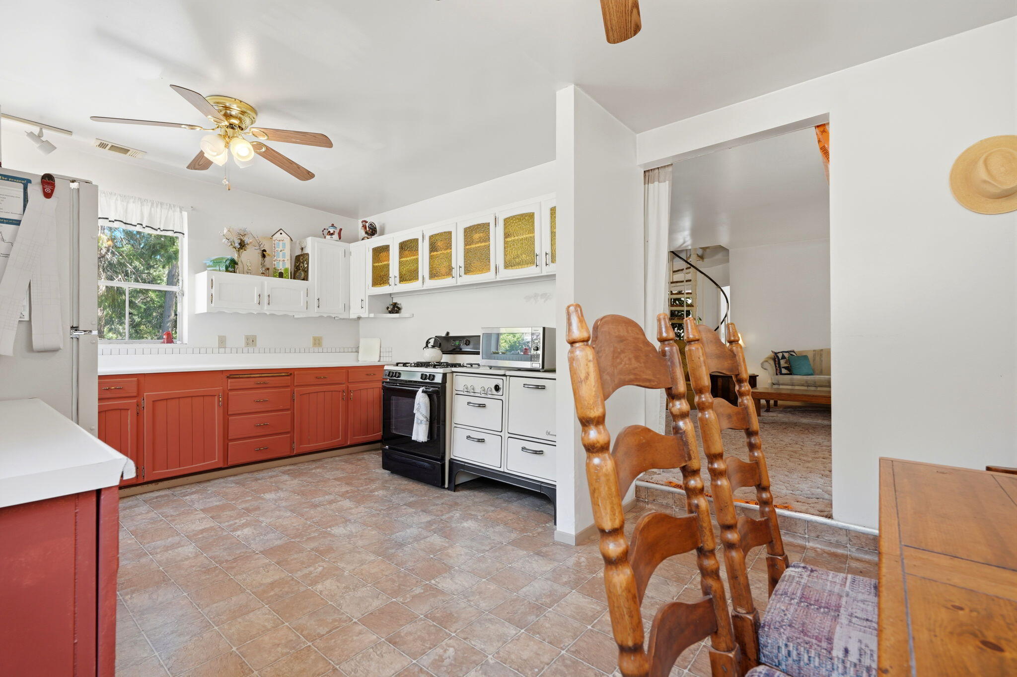 697 Loop Dr, Springville, CA 93265