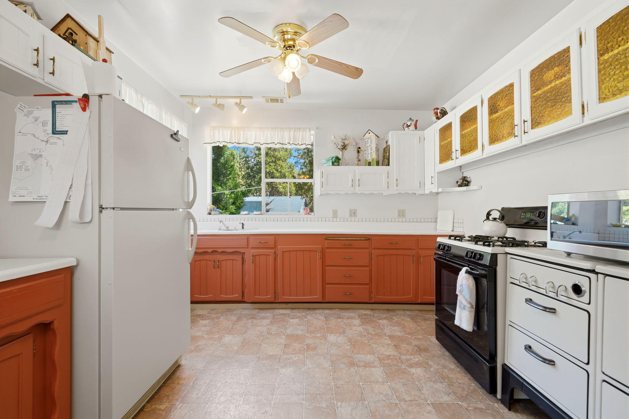 697 Loop Dr, Springville, CA 93265