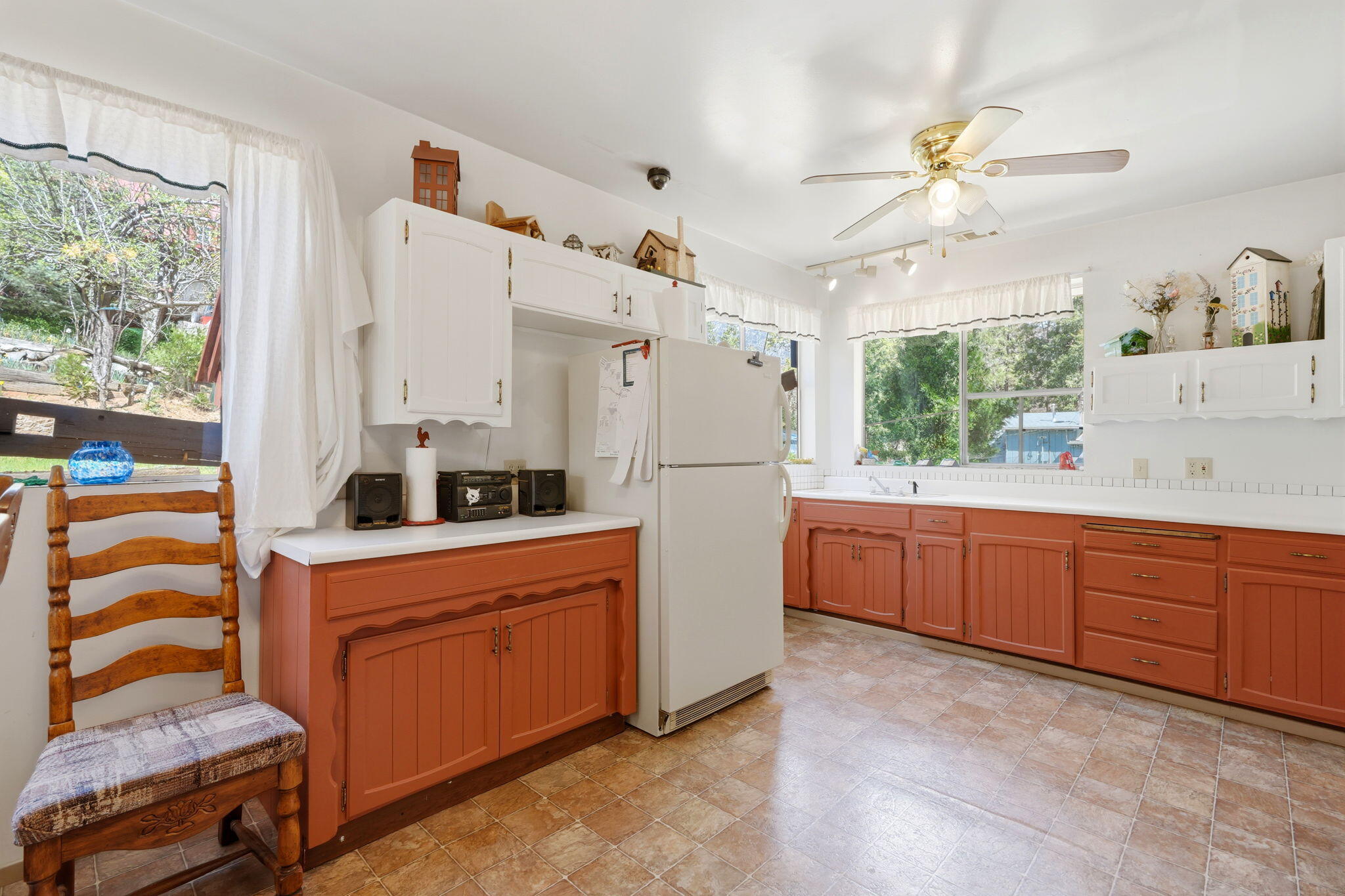 697 Loop Dr, Springville, CA 93265