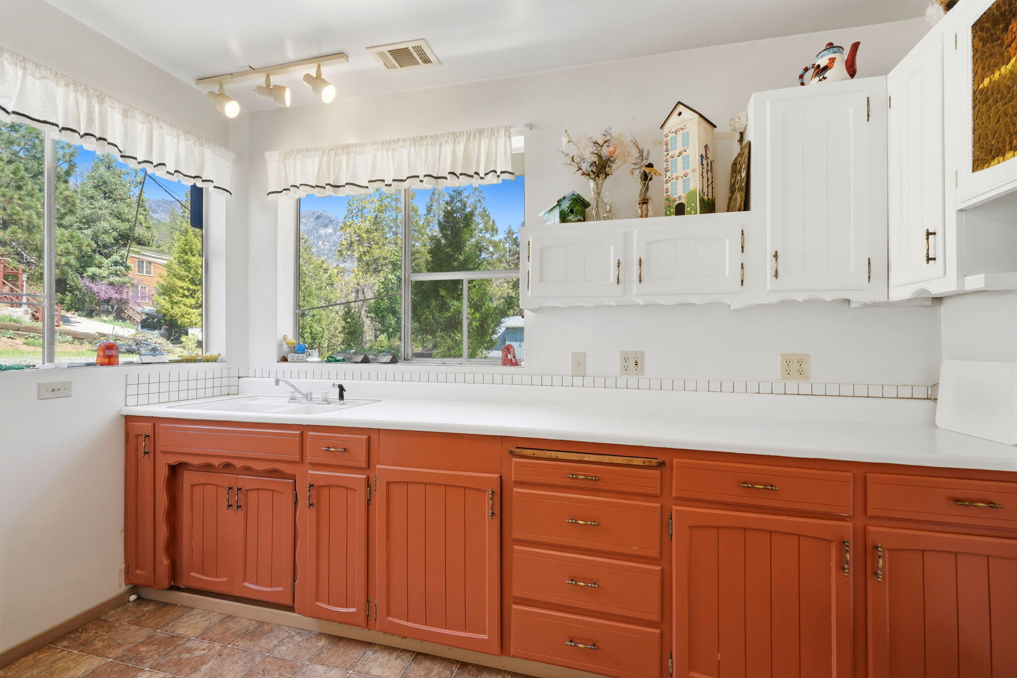 697 Loop Dr, Springville, CA 93265