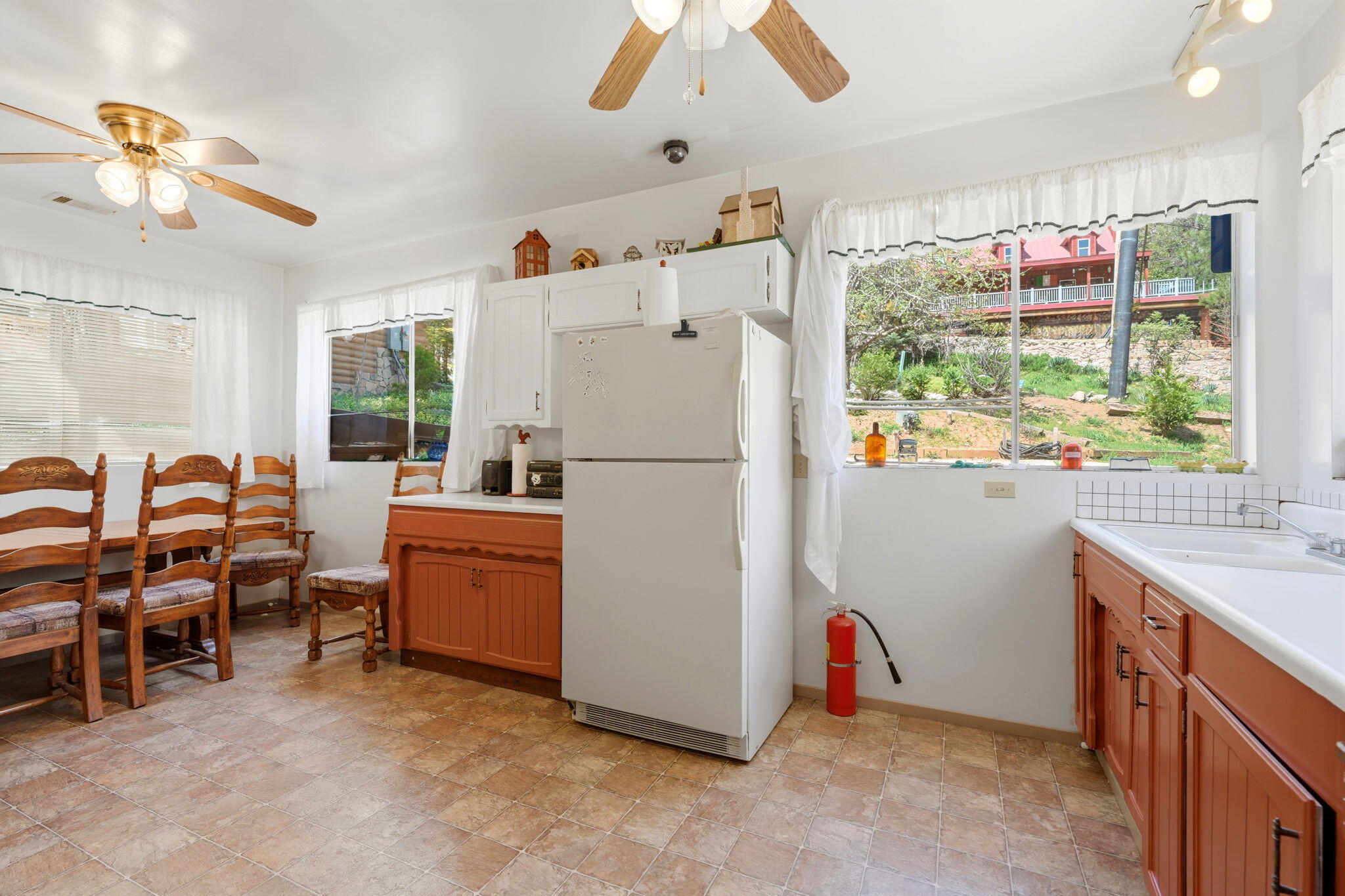 697 Loop Dr, Springville, CA 93265