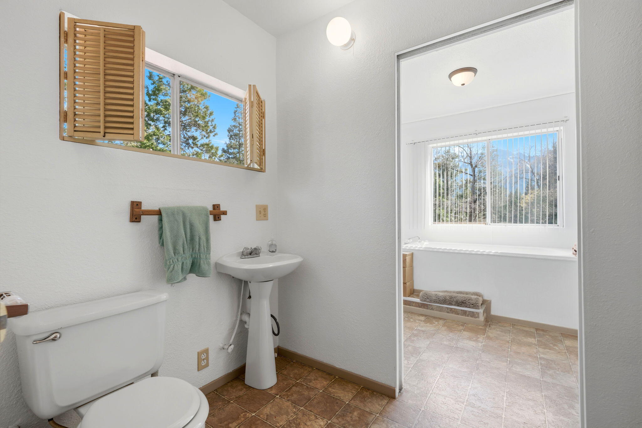 697 Loop Dr, Springville, CA 93265