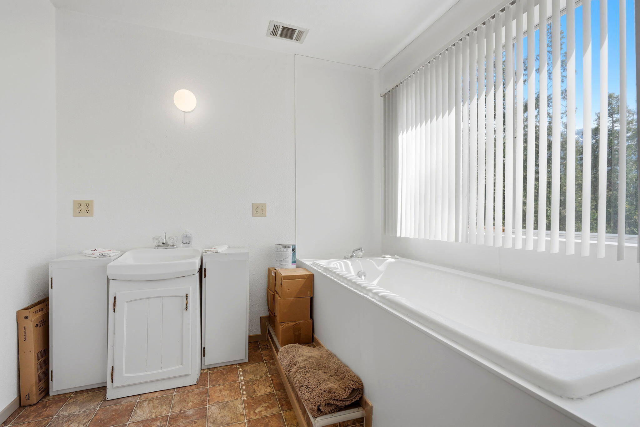 697 Loop Dr, Springville, CA 93265