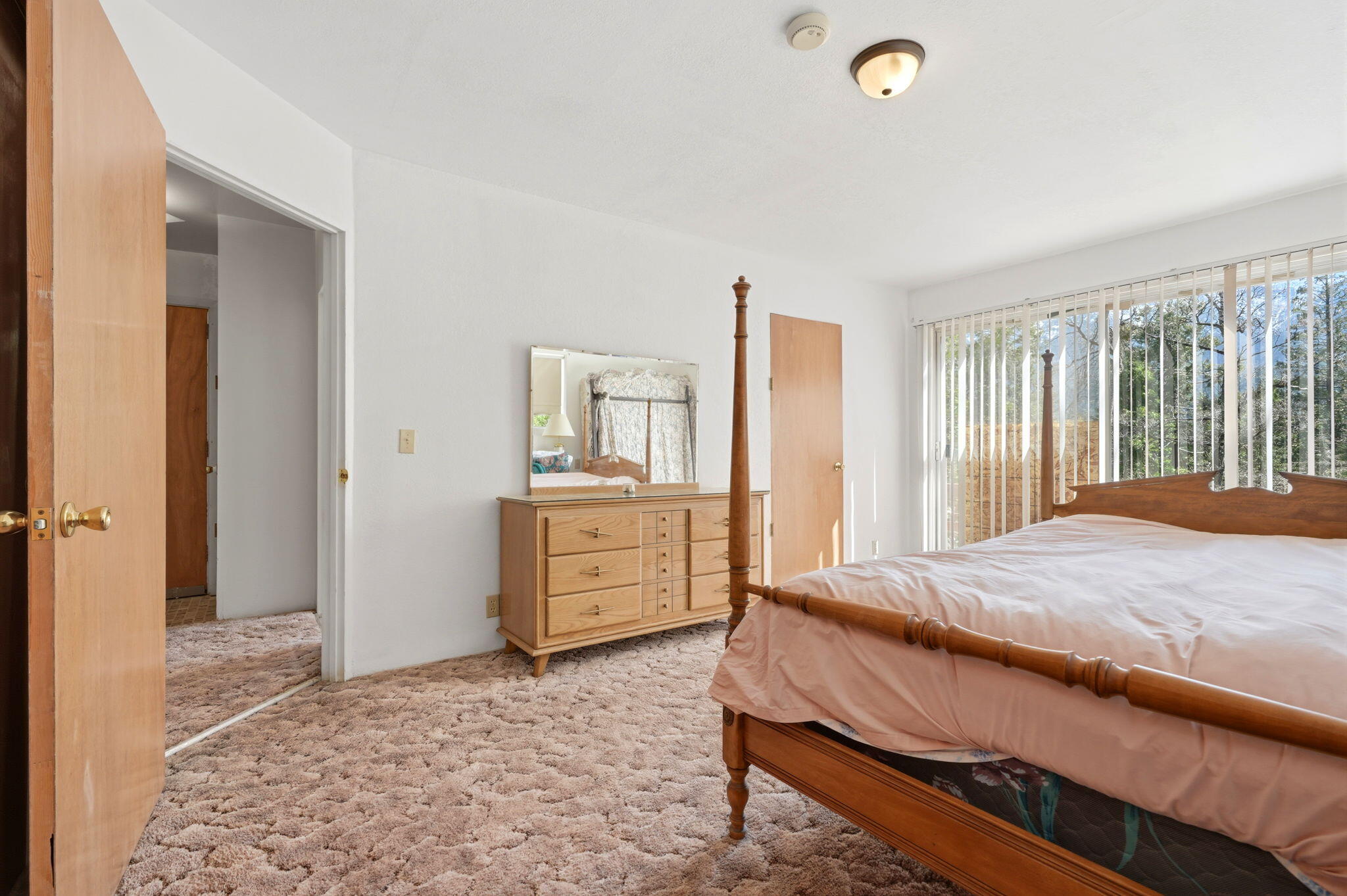 697 Loop Dr, Springville, CA 93265