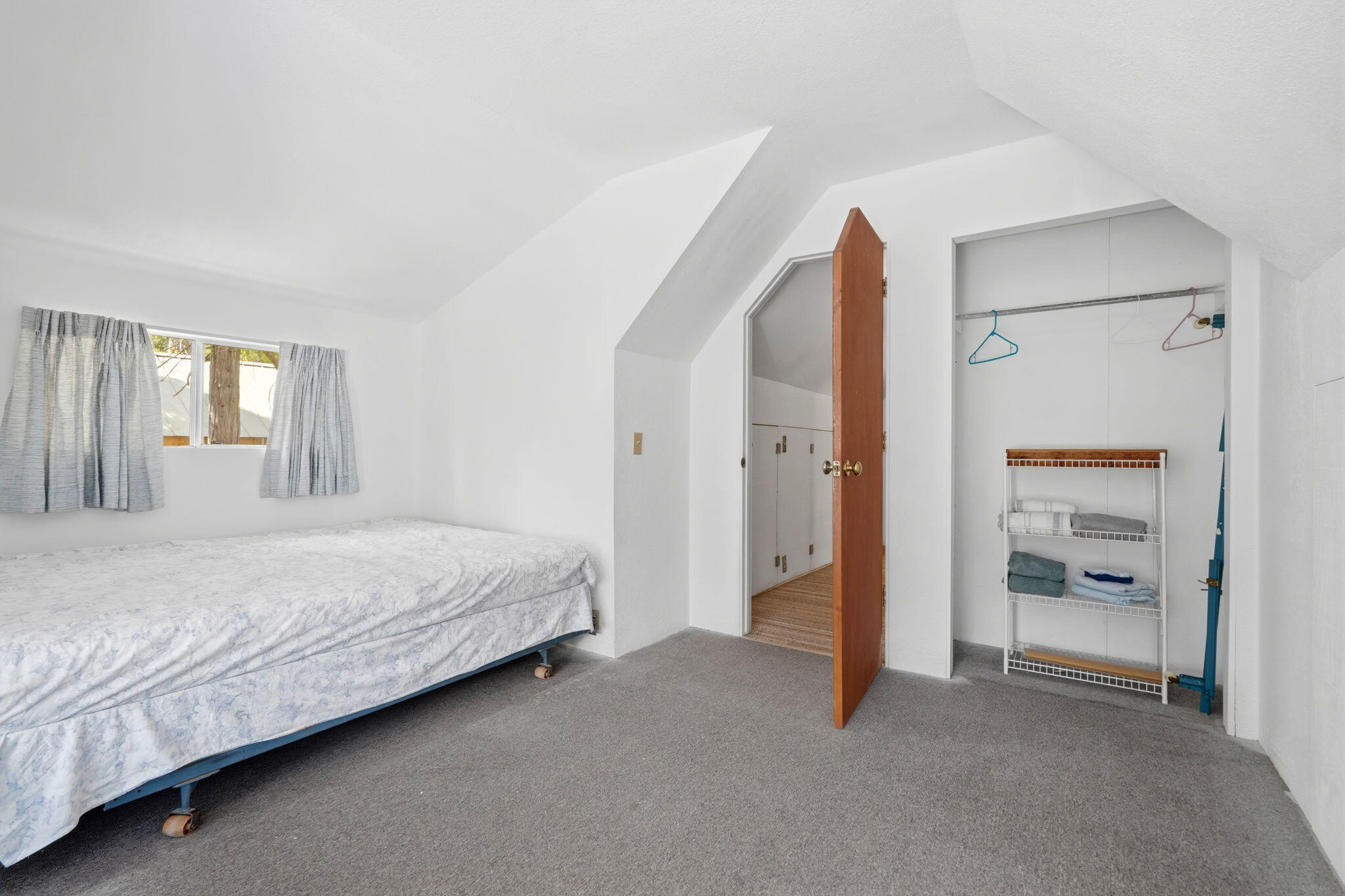 697 Loop Dr, Springville, CA 93265