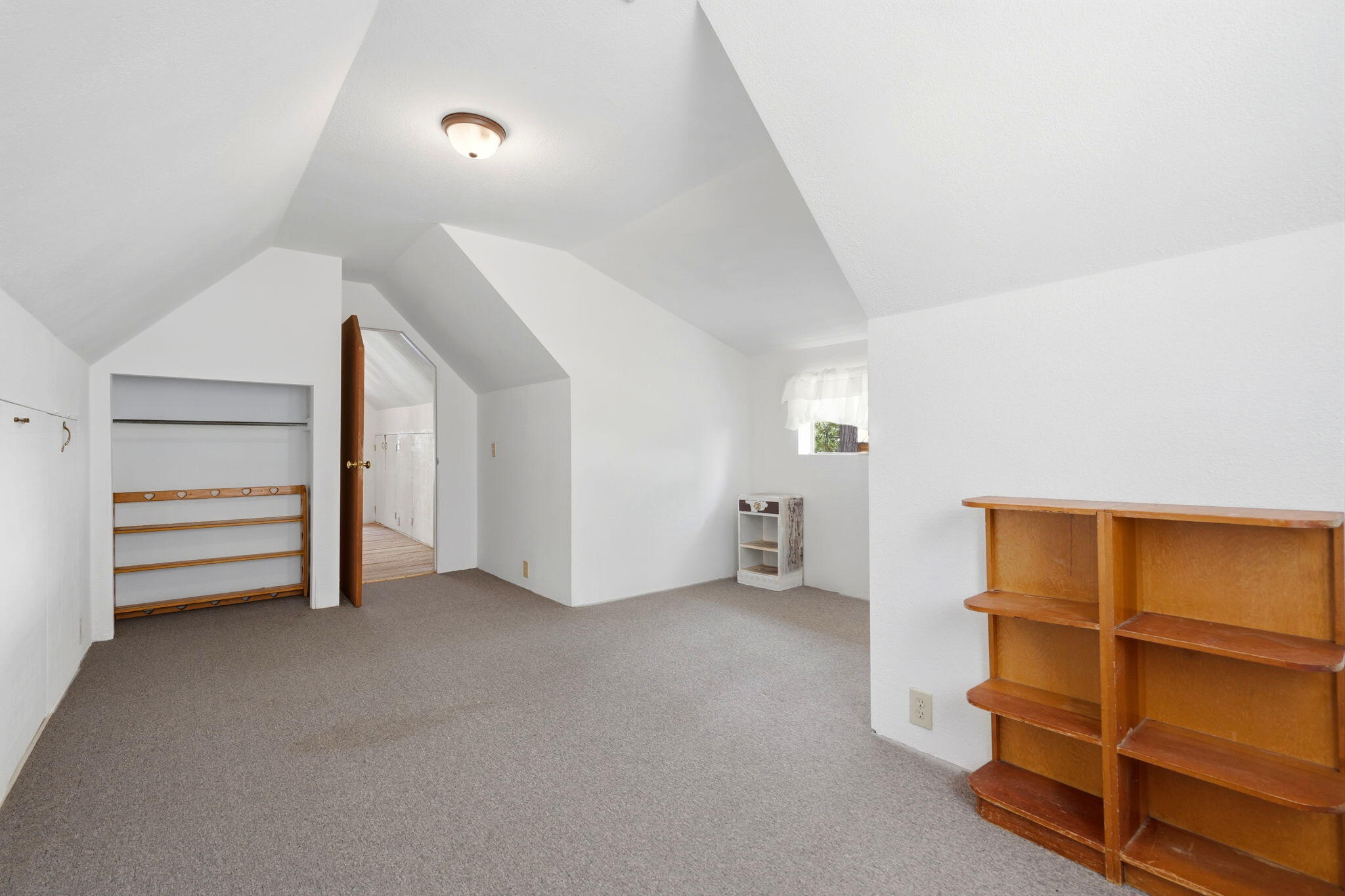 697 Loop Dr, Springville, CA 93265