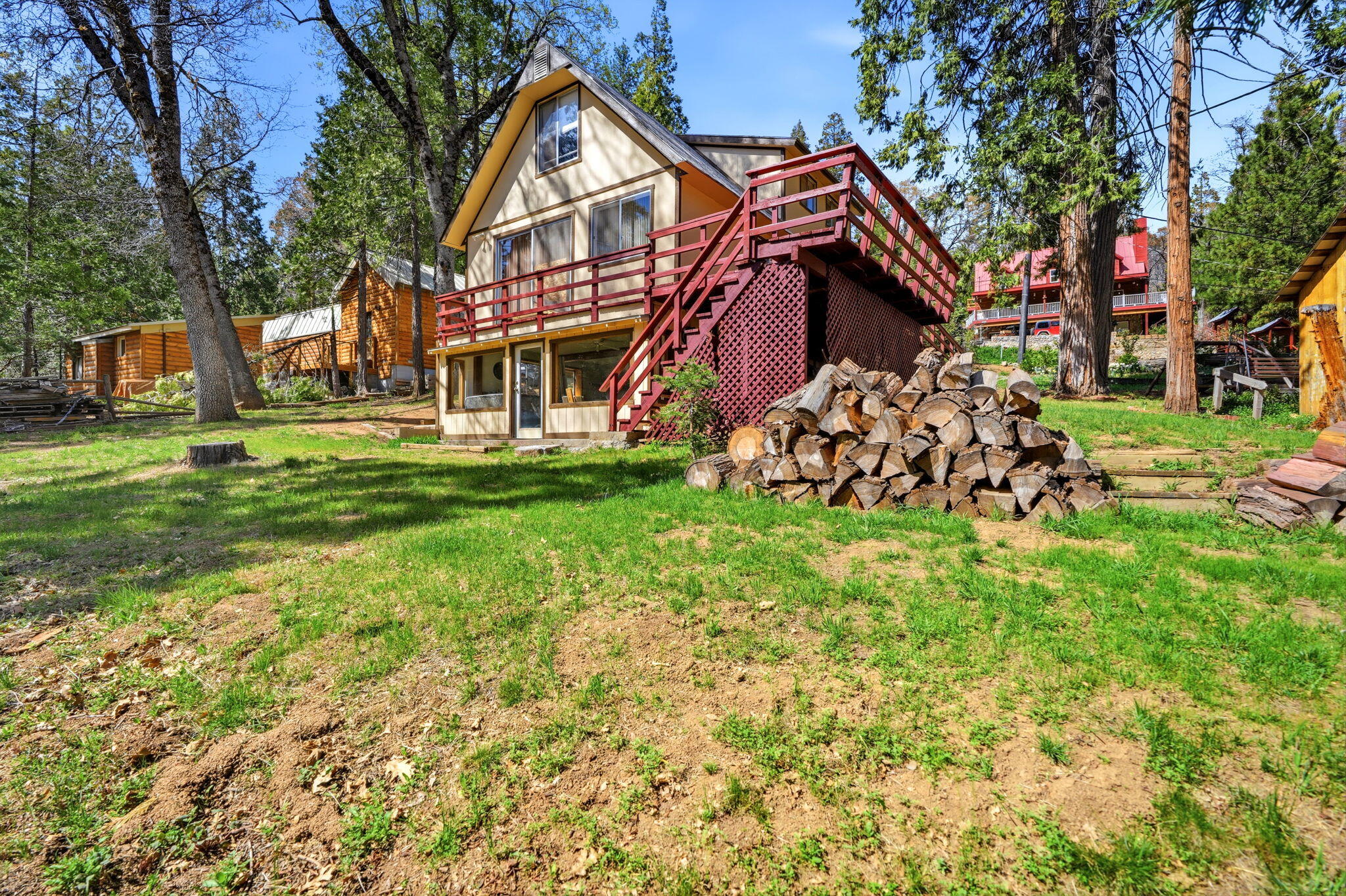 697 Loop Dr, Springville, CA 93265