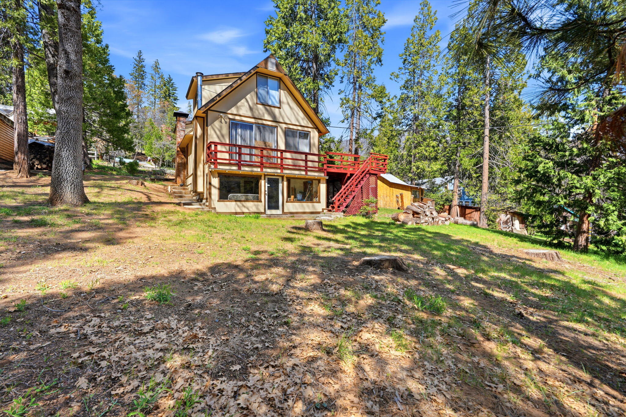 697 Loop Dr, Springville, CA 93265