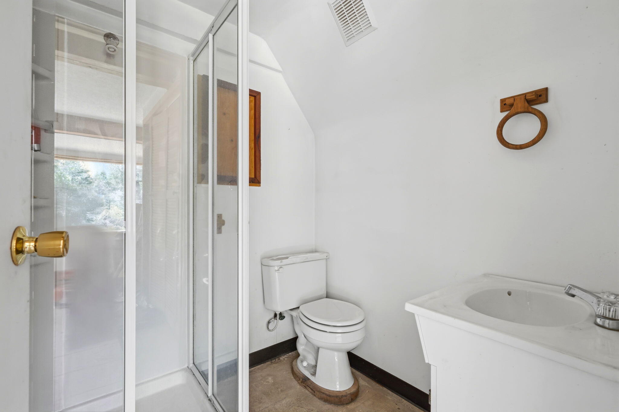 697 Loop Dr, Springville, CA 93265