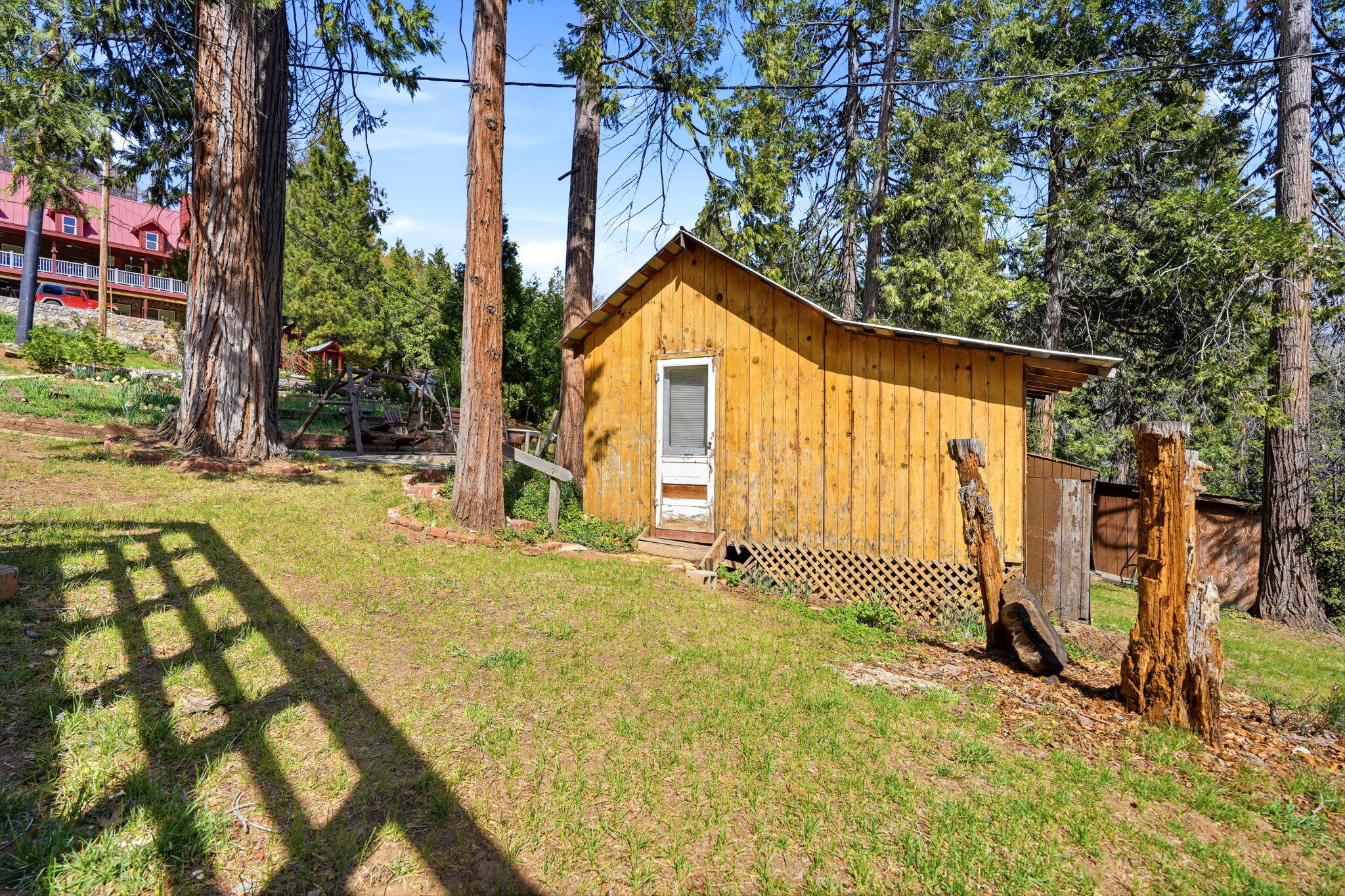 697 Loop Dr, Springville, CA 93265