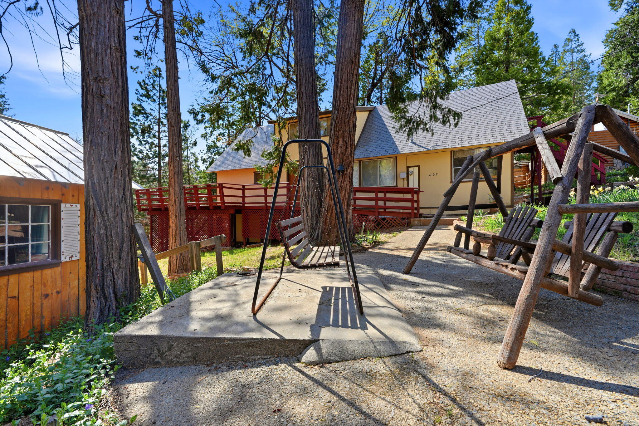 697 Loop Dr, Springville, CA 93265